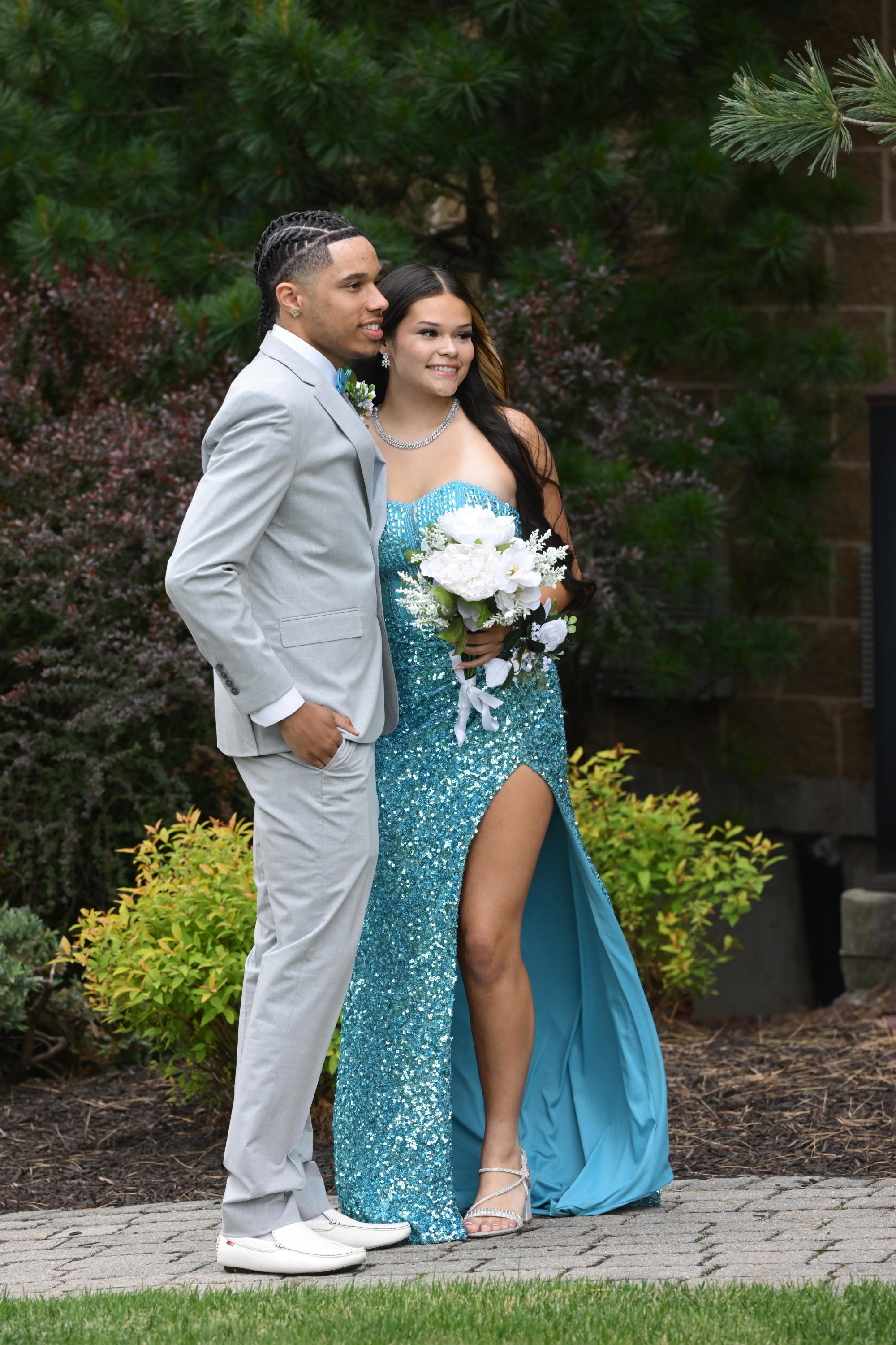 Catasauqua High School held its prom Friday, May 15, 2026, at Woodstone Country Club in Danielsville. Students and their guests arrive to the big night. (Monica Cabrera/The Morning Call)