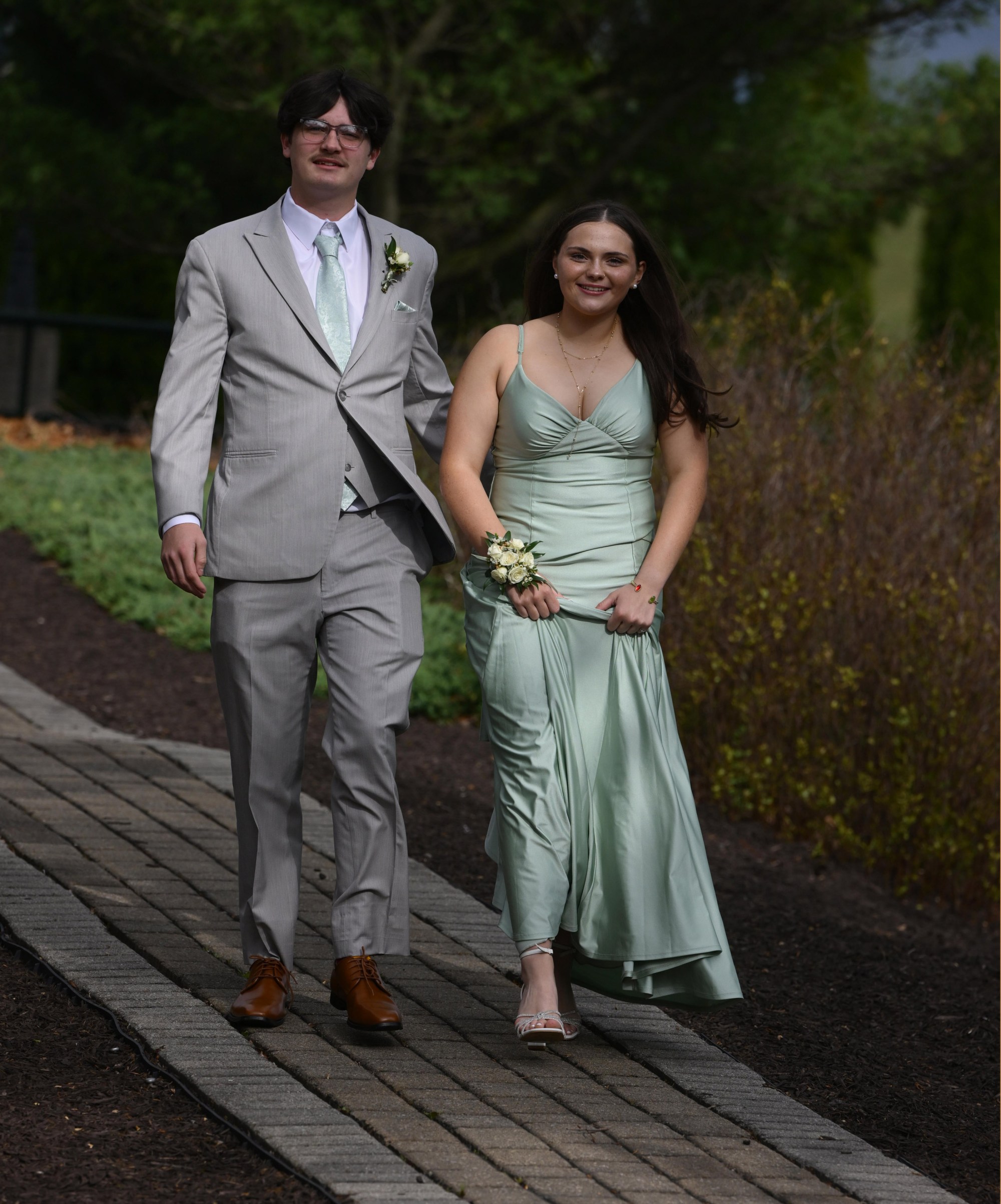 Catasauqua High School held its prom Friday, May 15, 2026, at Woodstone Country Club in Danielsville. Students and their guests arrive to the big night. (Monica Cabrera/The Morning Call)