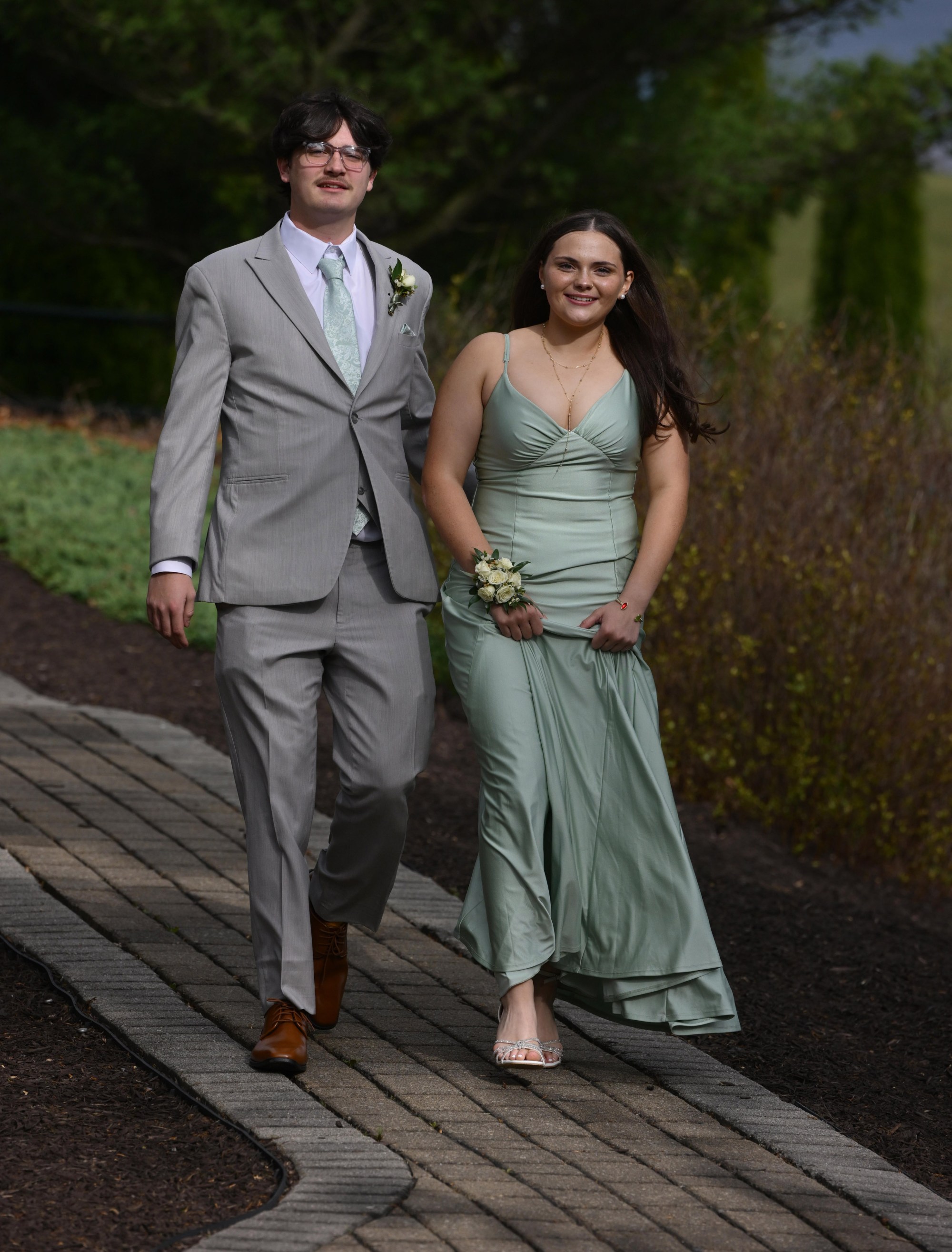 Catasauqua High School held its prom Friday, May 15, 2026, at Woodstone Country Club in Danielsville. Students and their guests arrive to the big night. (Monica Cabrera/The Morning Call)