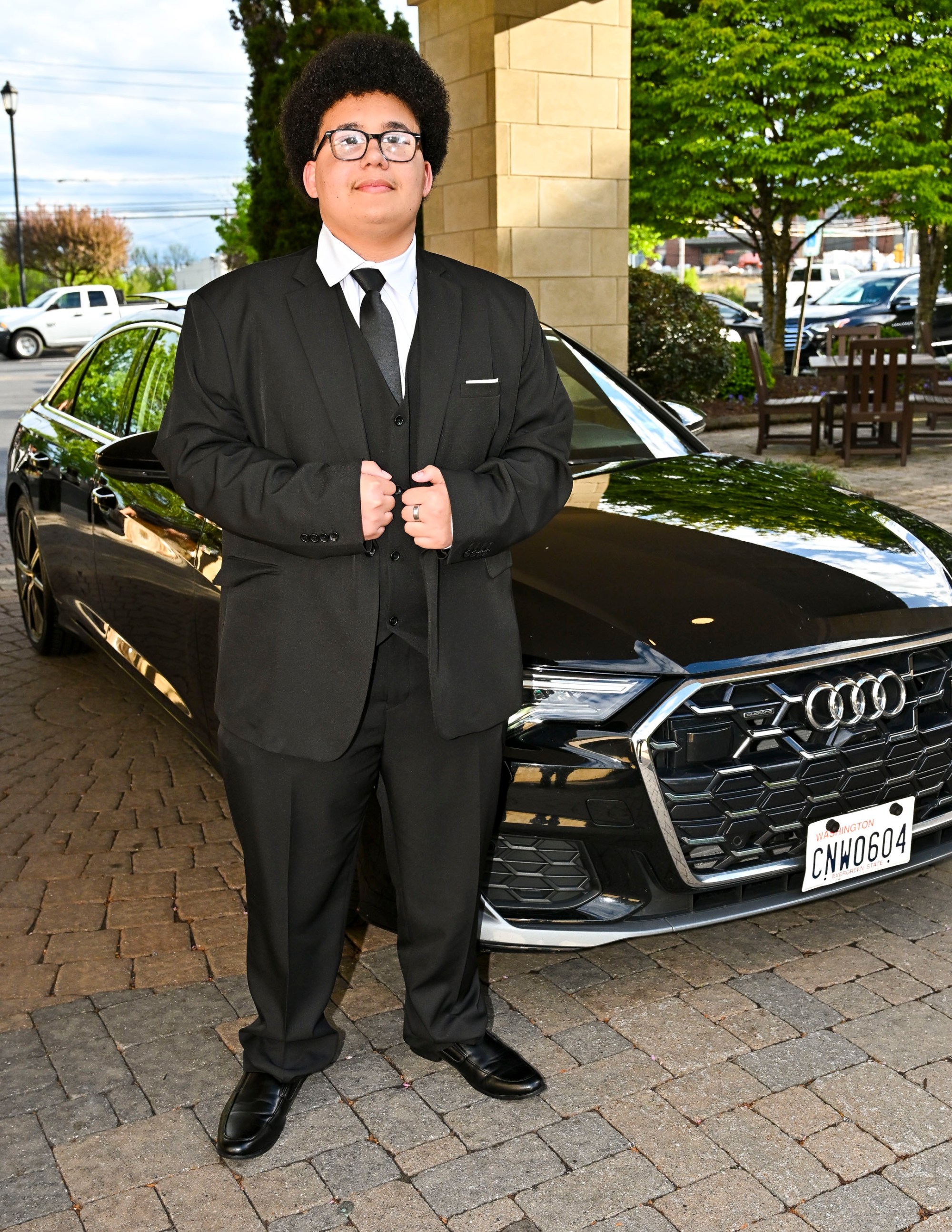 Lincoln Leadership Academy held its prom Thursday, April 30, 2026, at Blue Grillhouse in Bethlehem Township. Students and their guests arrive to the big night. (April Gamiz/The Morning Call)