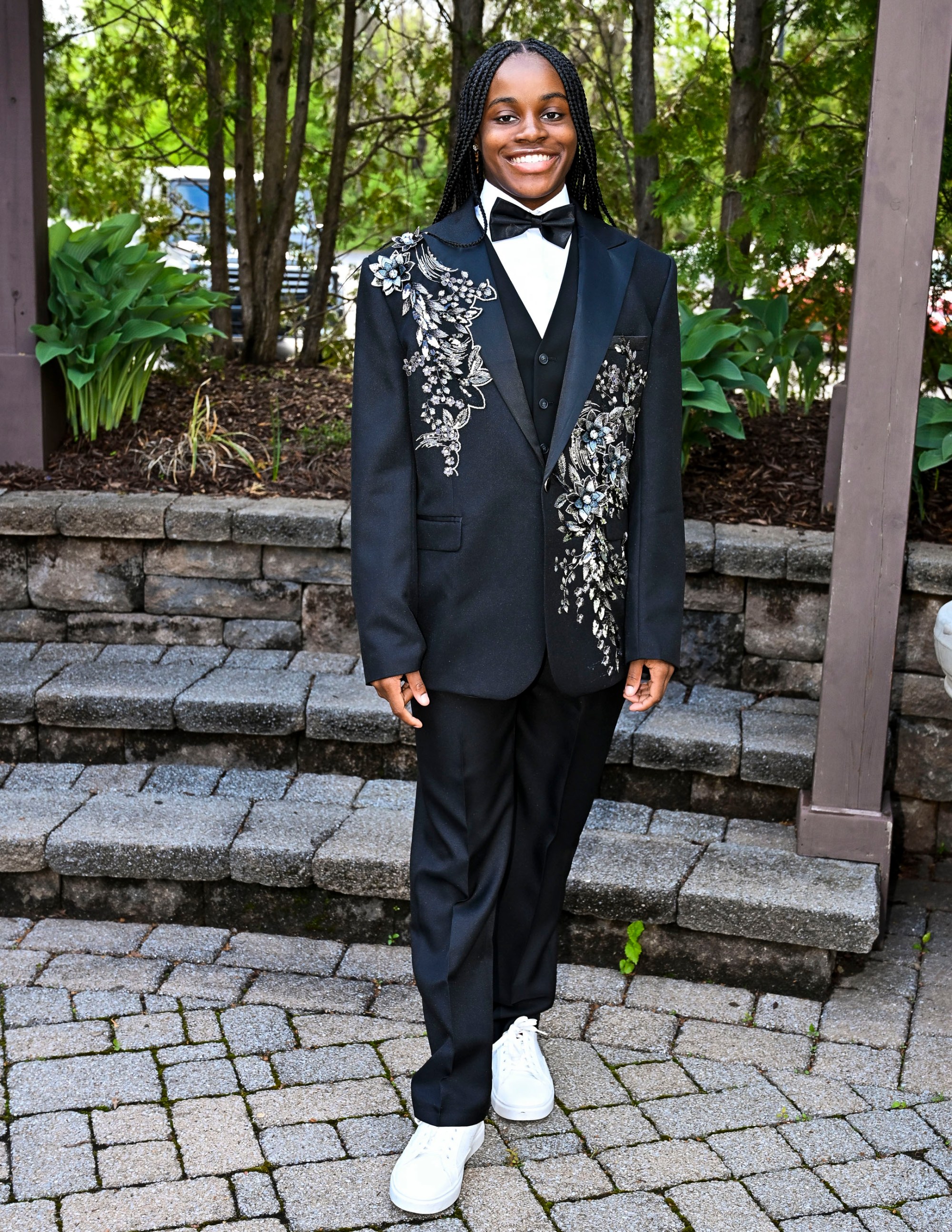 Lincoln Leadership Academy held its prom Thursday, April 30, 2026, at Blue Grillhouse in Bethlehem Township. Students and their guests arrive to the big night. (April Gamiz/The Morning Call)