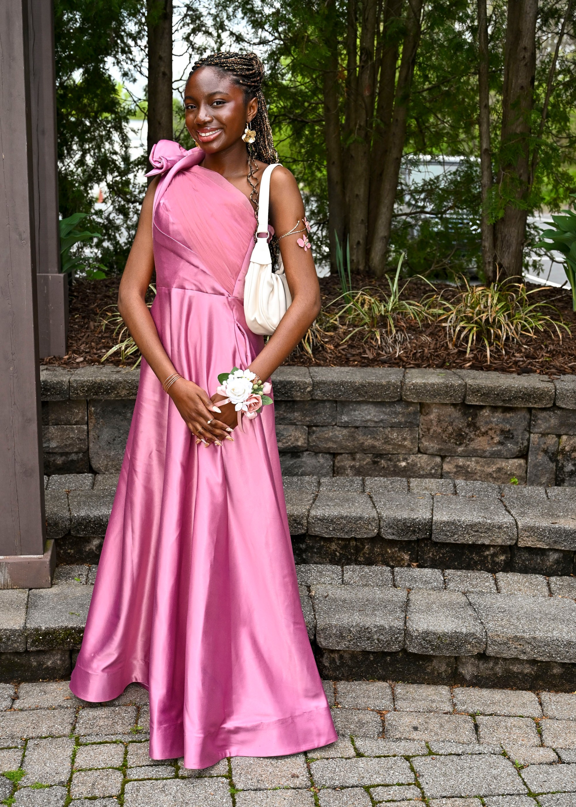 Lincoln Leadership Academy held its prom Thursday, April 30, 2026, at Blue Grillhouse in Bethlehem Township. Students and their guests arrive to the big night. (April Gamiz/The Morning Call)