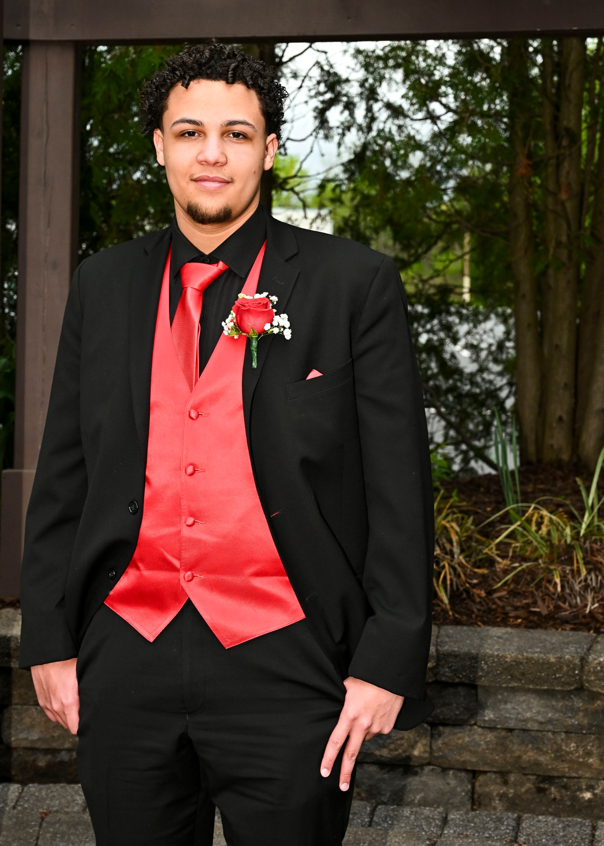 Lincoln Leadership Academy held its prom Thursday, April 30, 2026, at Blue Grillhouse in Bethlehem Township. Students and their guests arrive to the big night. (April Gamiz/The Morning Call)