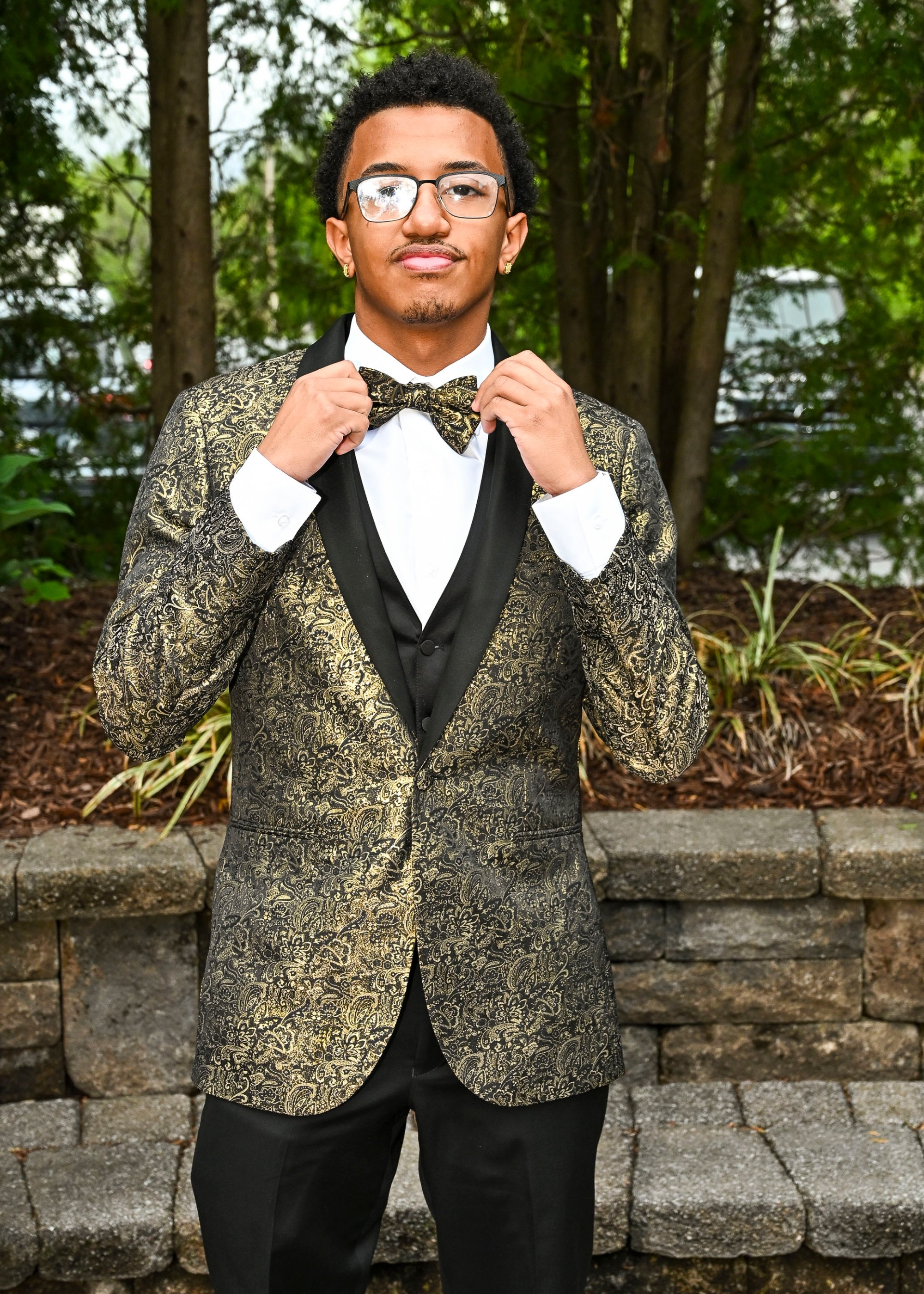 Lincoln Leadership Academy held its prom Thursday, April 30, 2026, at Blue Grillhouse in Bethlehem Township. Students and their guests arrive to the big night. (April Gamiz/The Morning Call)
