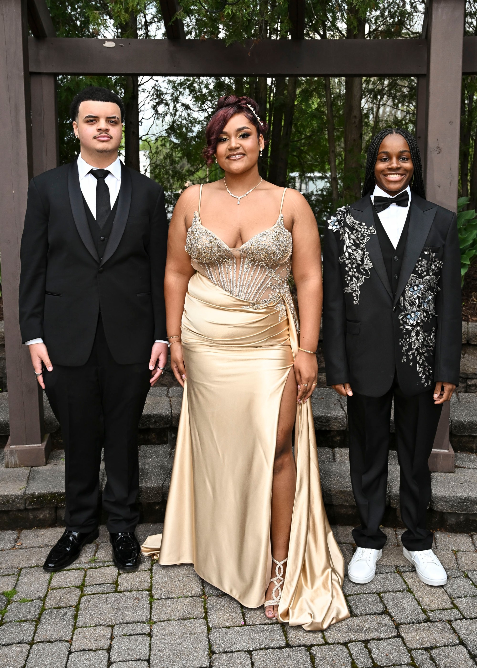 Lincoln Leadership Academy held its prom Thursday, April 30, 2026, at Blue Grillhouse in Bethlehem Township. Students and their guests arrive to the big night. (April Gamiz/The Morning Call)