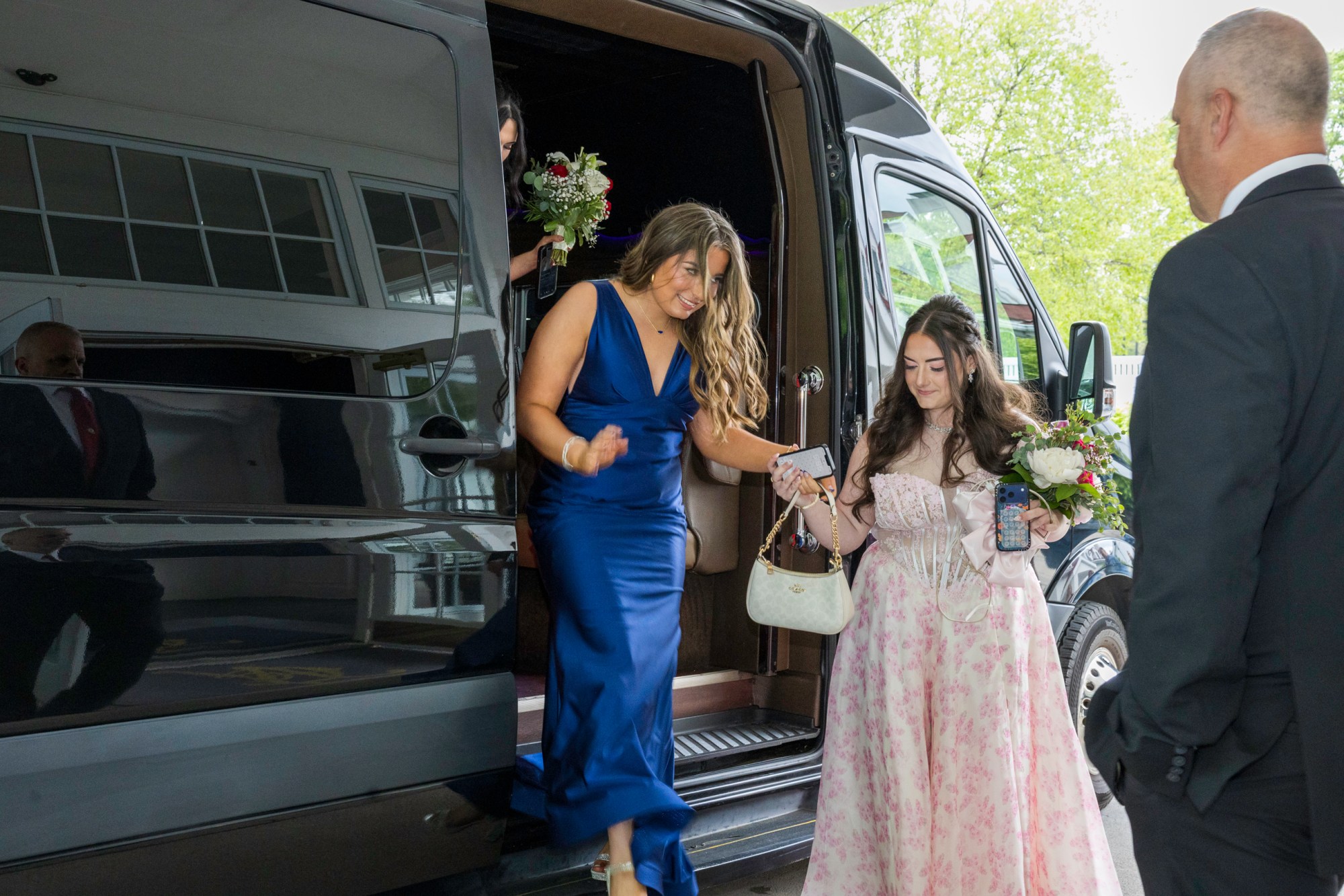 Notre Dame High School-Green Pond held its 2026 prom Friday, May 15, at Northampton Country Club in Bethlehem Township. Students and their guests arrive to the big night. (Jennifer Bogari/Christmas City Studio)