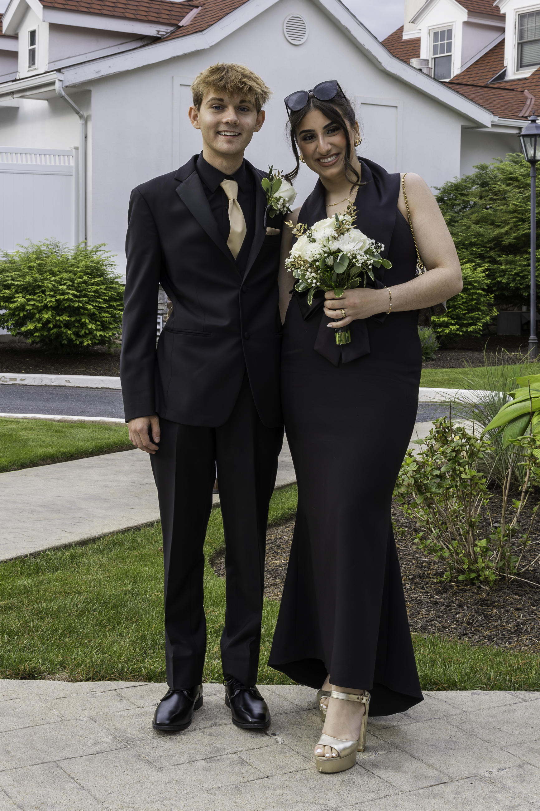 Notre Dame High School-Green Pond held its 2026 prom Friday, May 15, at Northampton Country Club in Bethlehem Township. Students and their guests arrive to the big night. (Jennifer Bogari/Christmas City Studio)
