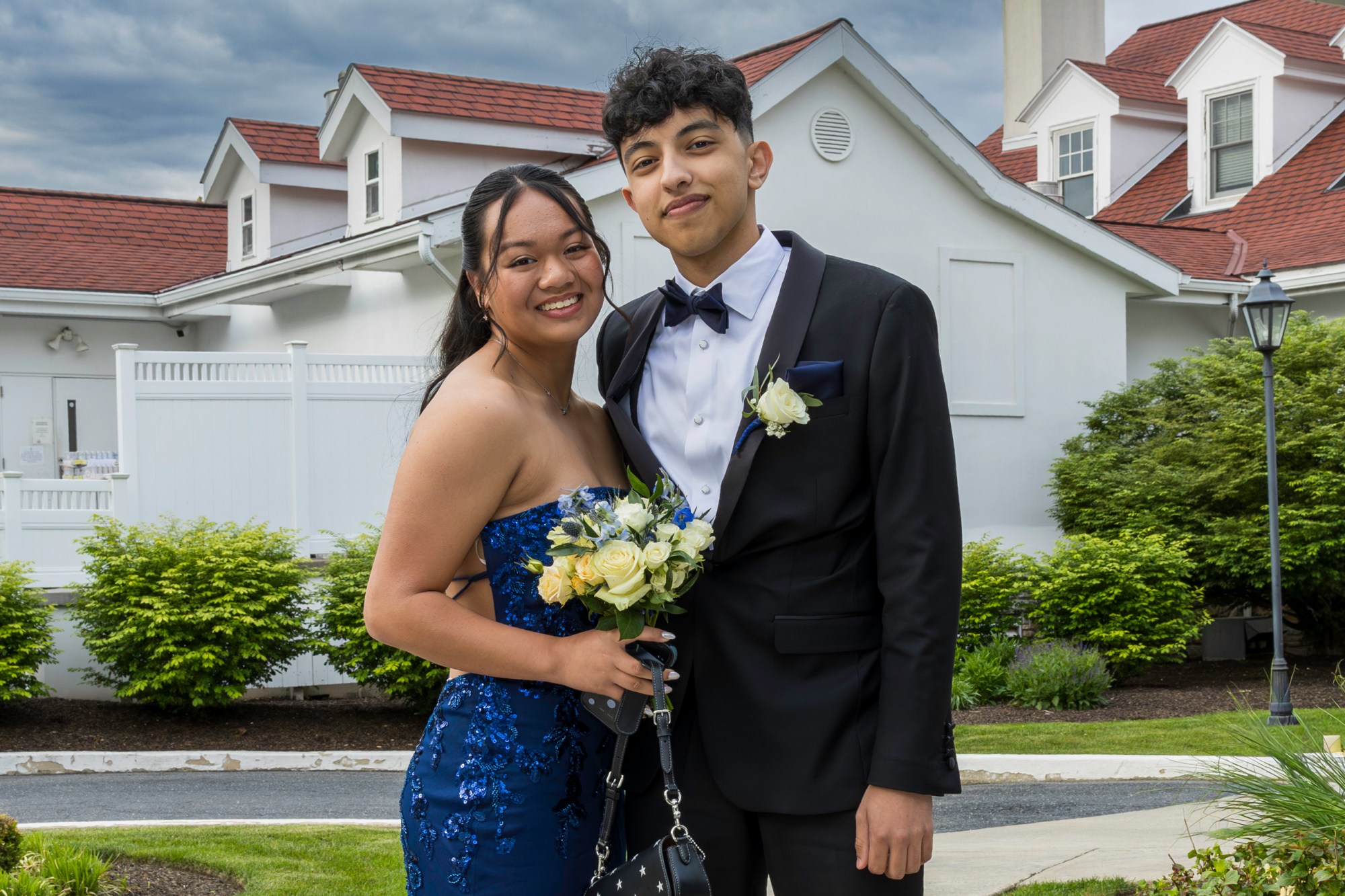 Notre Dame High School-Green Pond held its 2026 prom Friday, May 15, at Northampton Country Club in Bethlehem Township. Students and their guests arrive to the big night. (Jennifer Bogari/Christmas City Studio)
