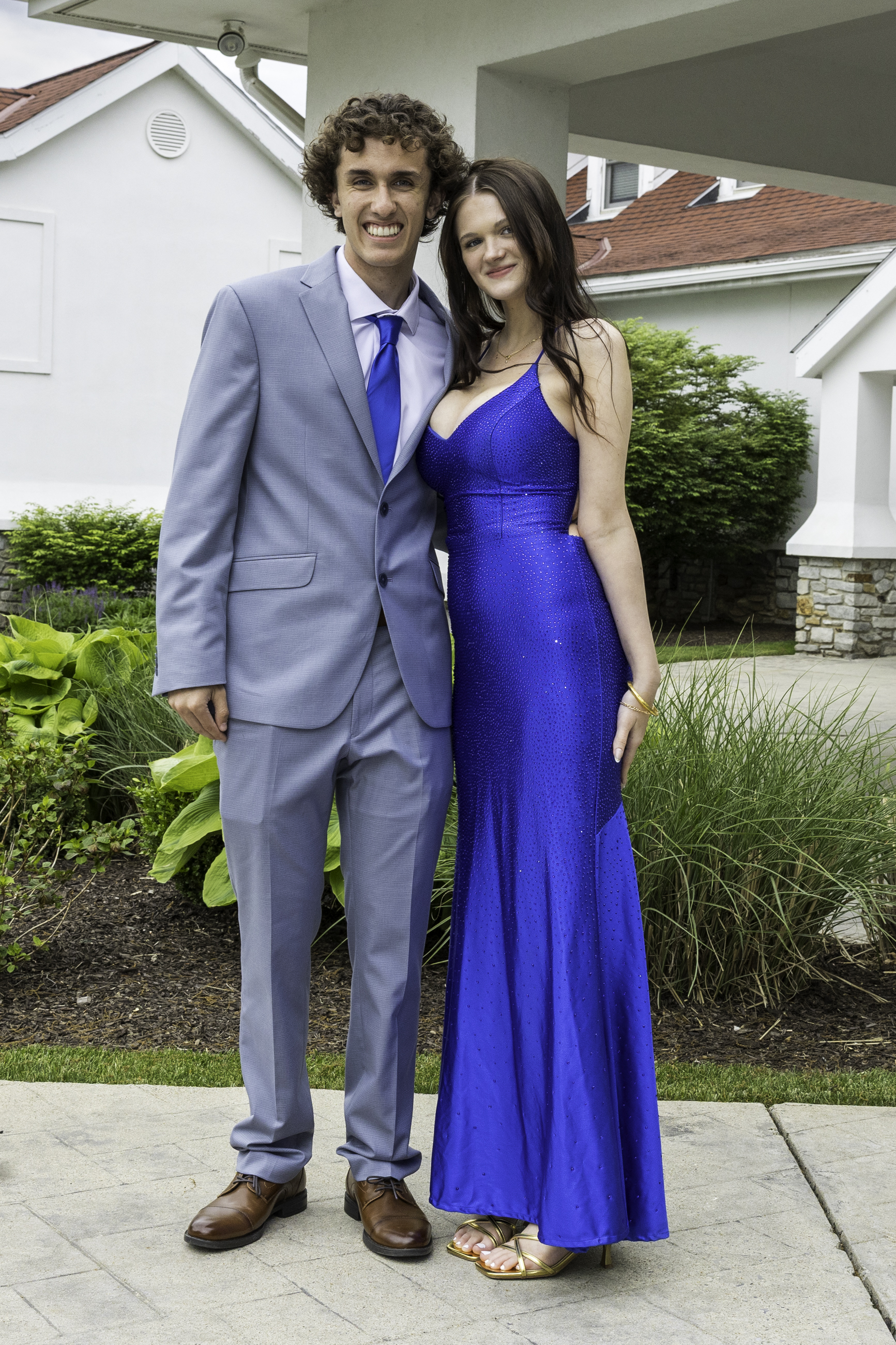 Notre Dame High School-Green Pond held its 2026 prom Friday, May 15, at Northampton Country Club in Bethlehem Township. Students and their guests arrive to the big night. (Jennifer Bogari/Christmas City Studio)