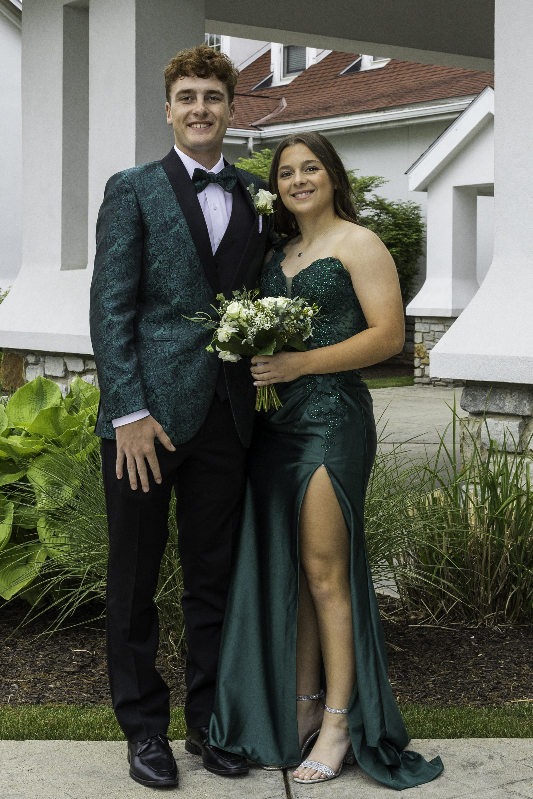 Notre Dame High School-Green Pond held its 2026 prom Friday, May 15, at Northampton Country Club in Bethlehem Township. Students and their guests arrive to the big night. (Jennifer Bogari/Christmas City Studio)