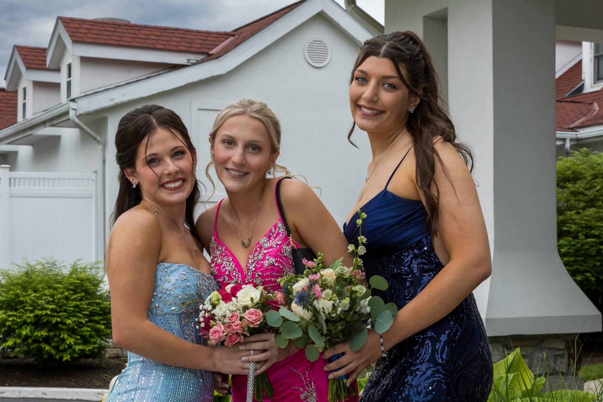Notre Dame High School-Green Pond held its 2026 prom Friday, May 15, at Northampton Country Club in Bethlehem Township. Students and their guests arrive to the big night. (Jennifer Bogari/Christmas City Studio)