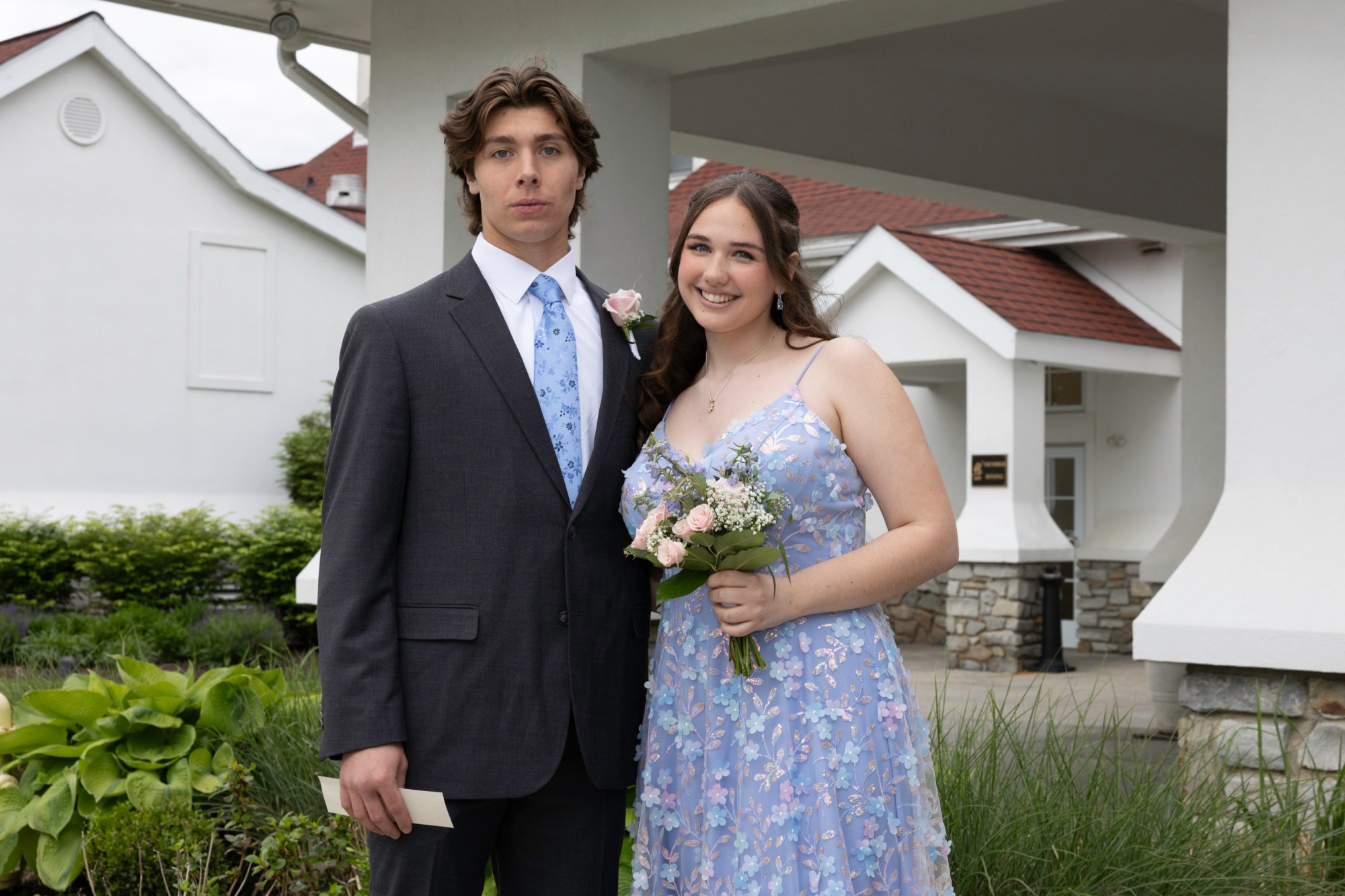 Notre Dame High School-Green Pond held its 2026 prom Friday, May 15, at Northampton Country Club in Bethlehem Township. Students and their guests arrive to the big night. (Jennifer Bogari/Christmas City Studio)