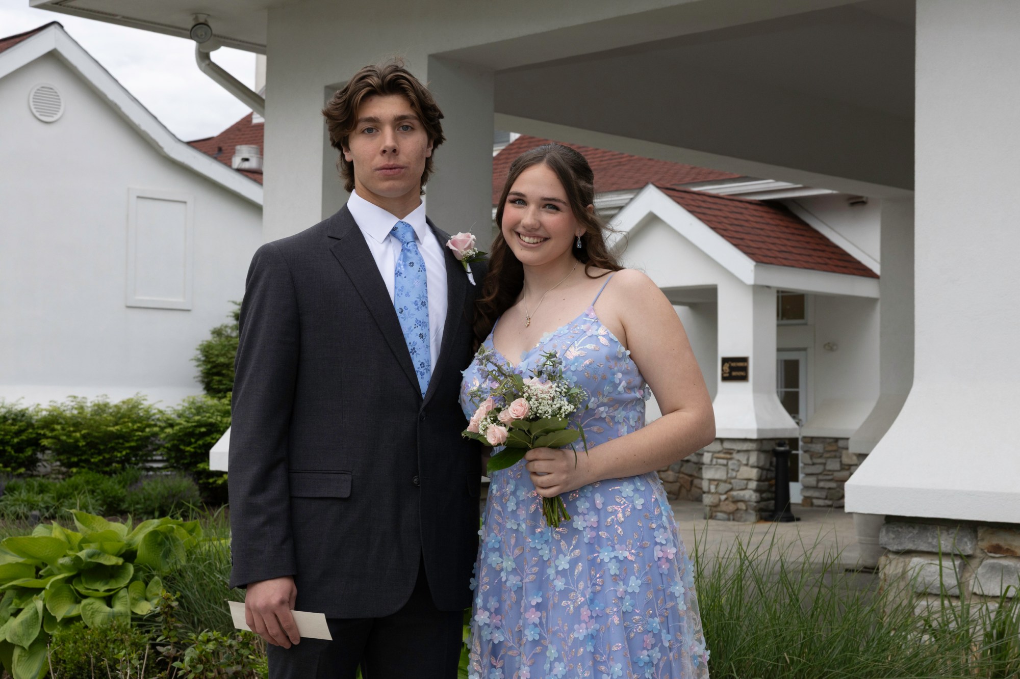 Notre Dame High School-Green Pond held its 2026 prom Friday, May 15, at Northampton Country Club in Bethlehem Township. Students and their guests arrive to the big night. (Jennifer Bogari/Christmas City Studio)