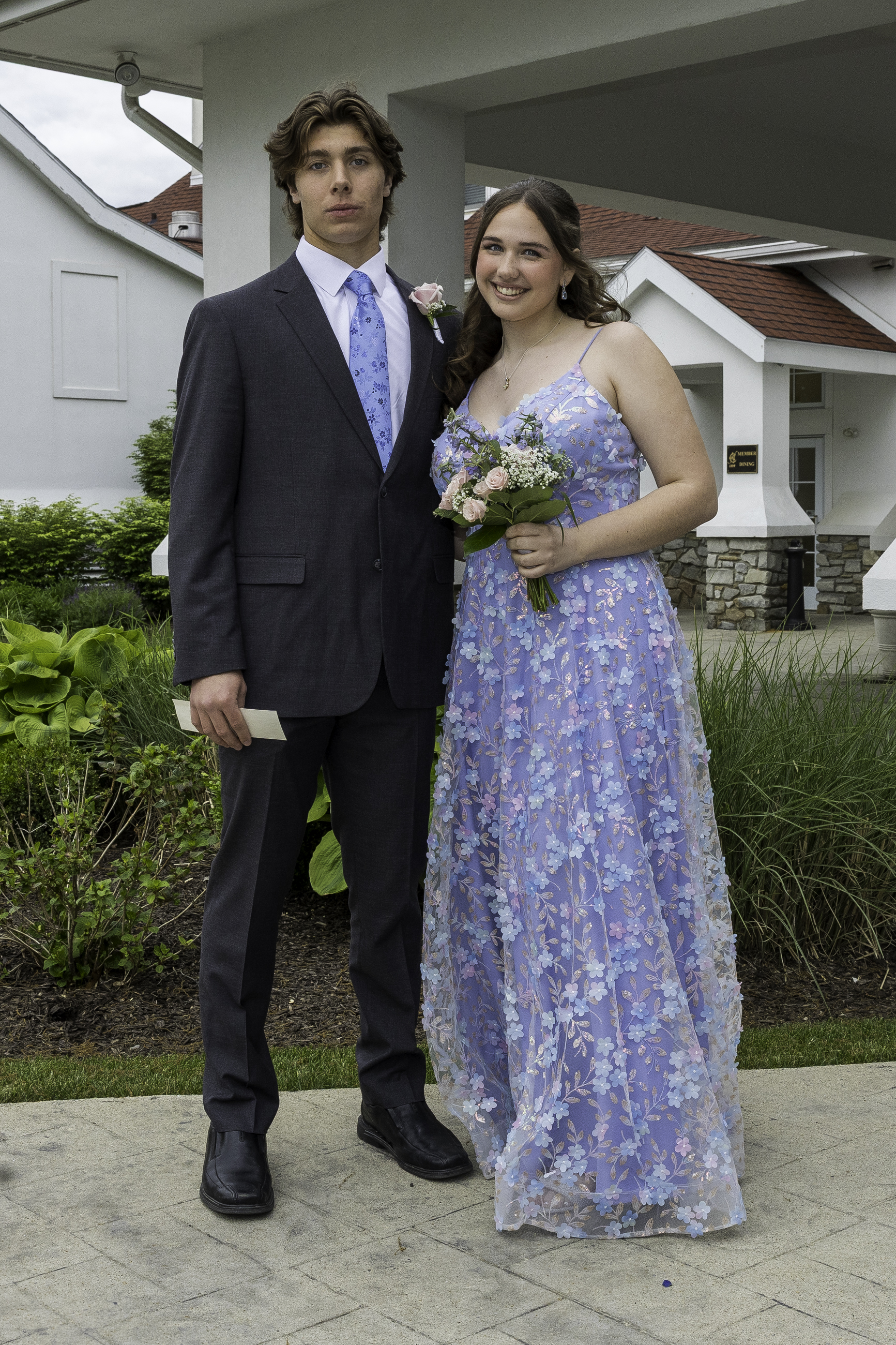 Notre Dame High School-Green Pond held its 2026 prom Friday, May 15, at Northampton Country Club in Bethlehem Township. Students and their guests arrive to the big night. (Jennifer Bogari/Christmas City Studio)