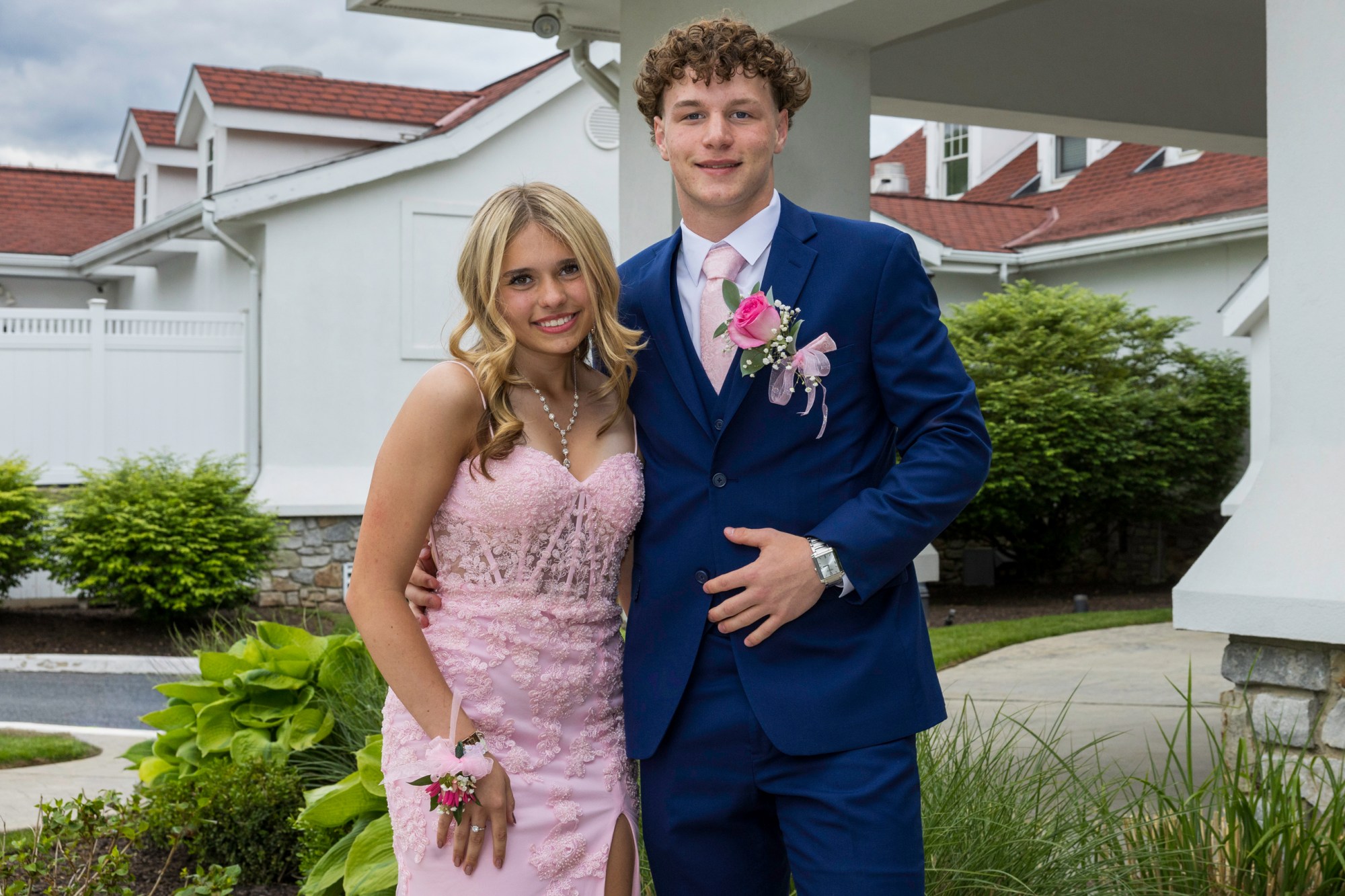 Notre Dame High School-Green Pond held its 2026 prom Friday, May 15, at Northampton Country Club in Bethlehem Township. Students and their guests arrive to the big night. (Jennifer Bogari/Christmas City Studio)