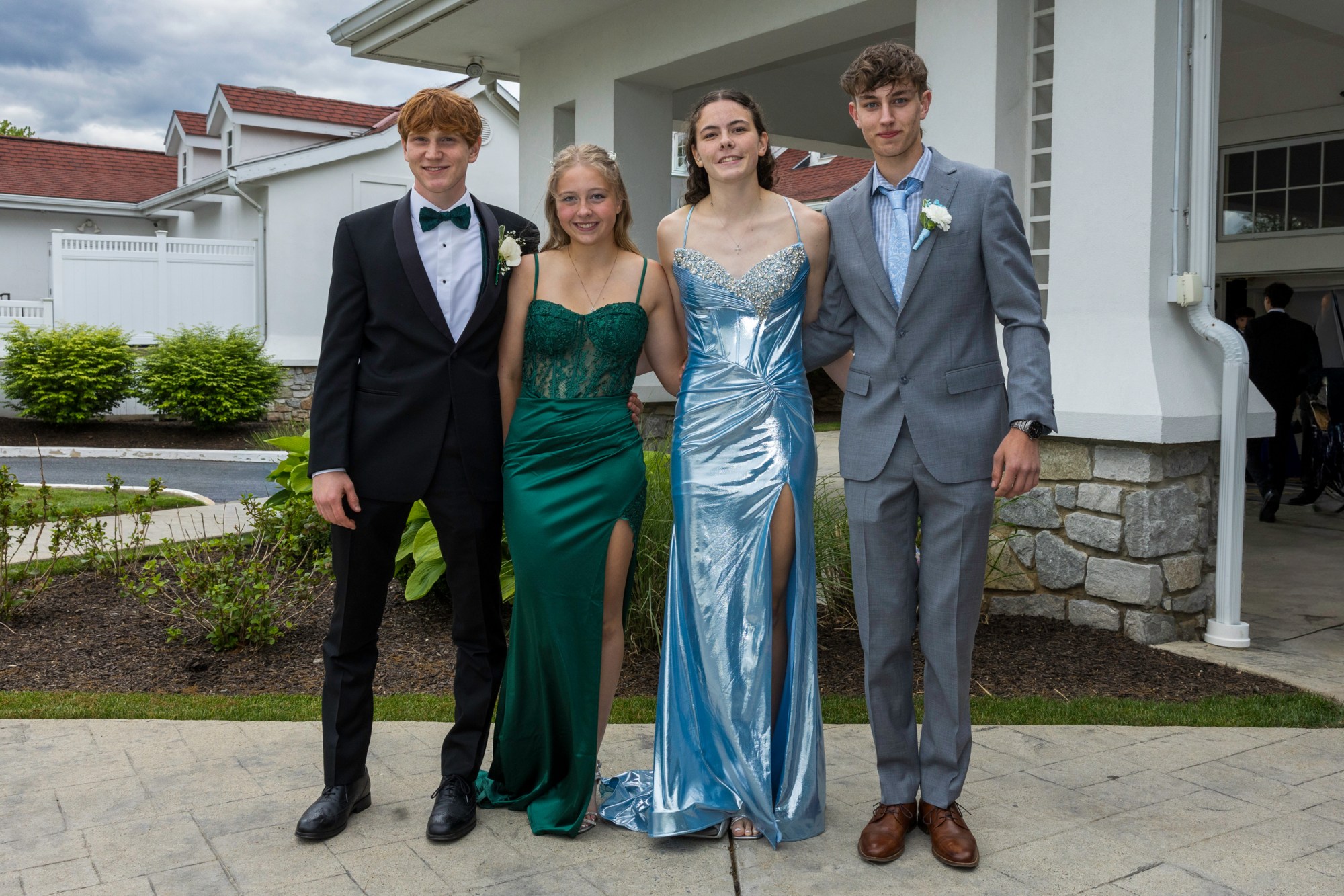 Notre Dame High School-Green Pond held its 2026 prom Friday, May 15, at Northampton Country Club in Bethlehem Township. Students and their guests arrive to the big night. (Jennifer Bogari/Christmas City Studio)