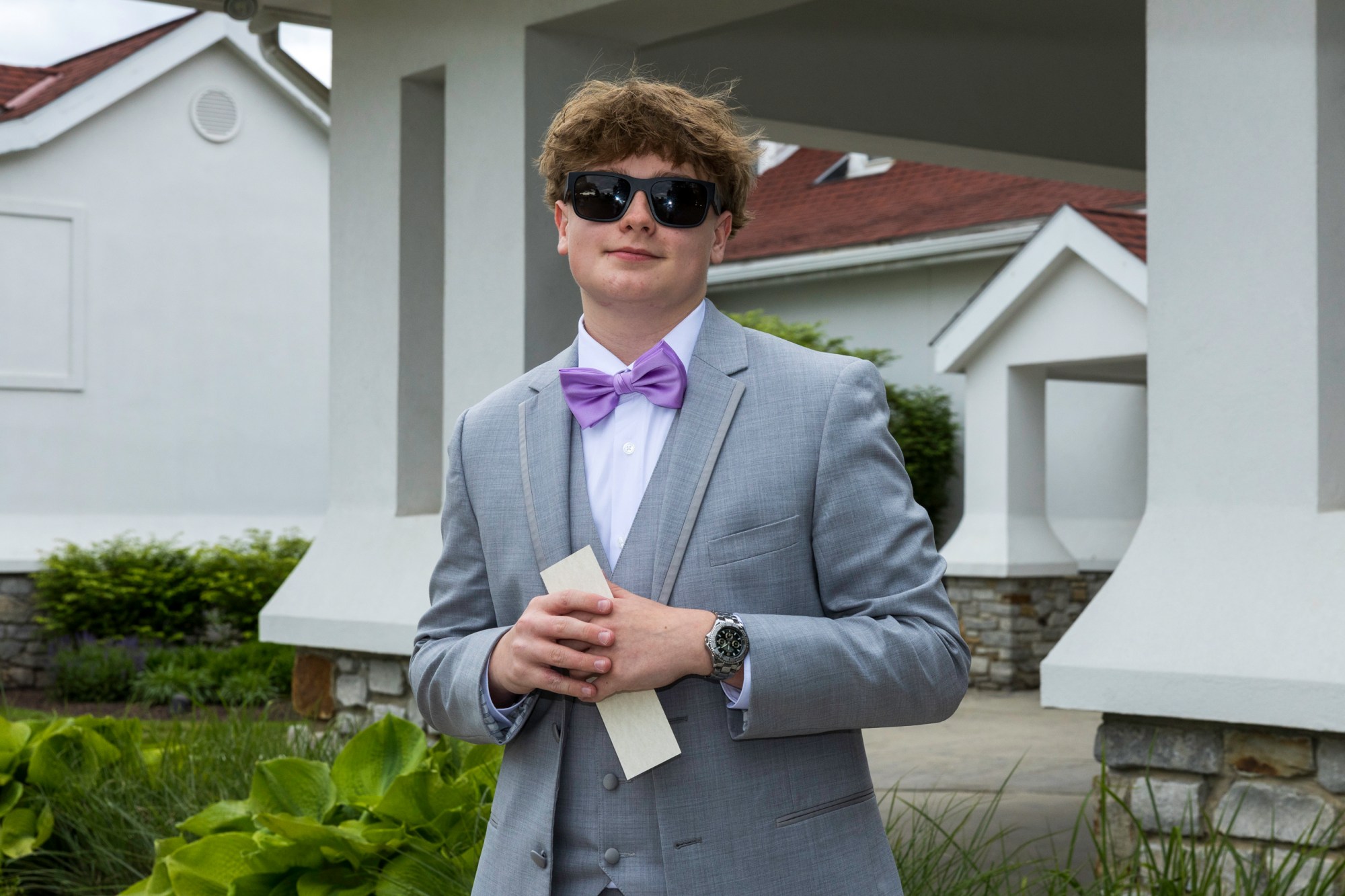 Notre Dame High School-Green Pond held its 2026 prom Friday, May 15, at Northampton Country Club in Bethlehem Township. Students and their guests arrive to the big night. (Jennifer Bogari/Christmas City Studio)