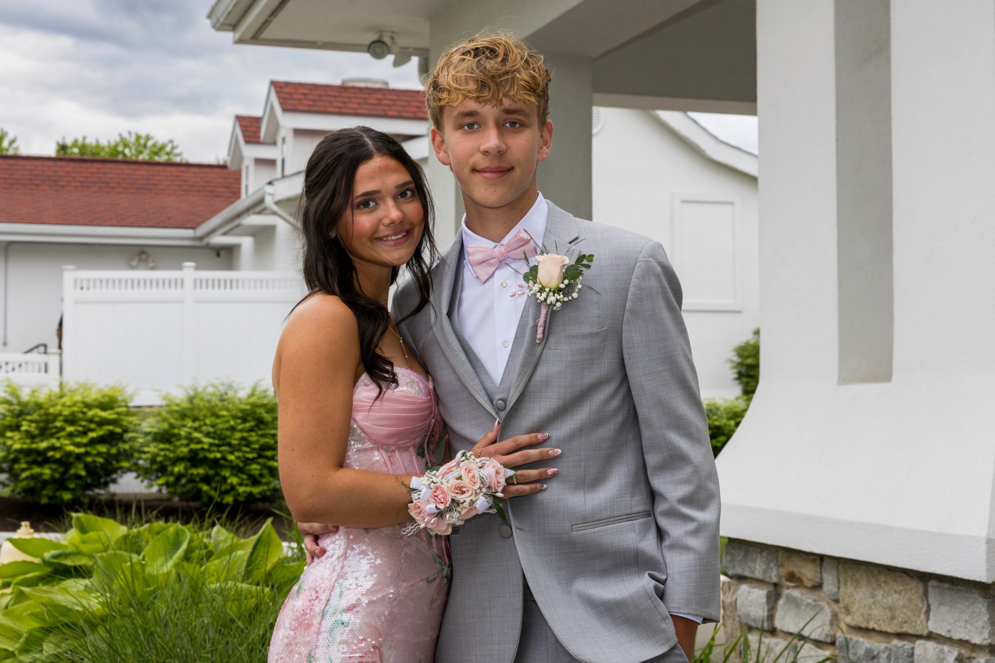 Notre Dame High School-Green Pond held its 2026 prom Friday, May 15, at Northampton Country Club in Bethlehem Township. Students and their guests arrive to the big night. (Jennifer Bogari/Christmas City Studio)