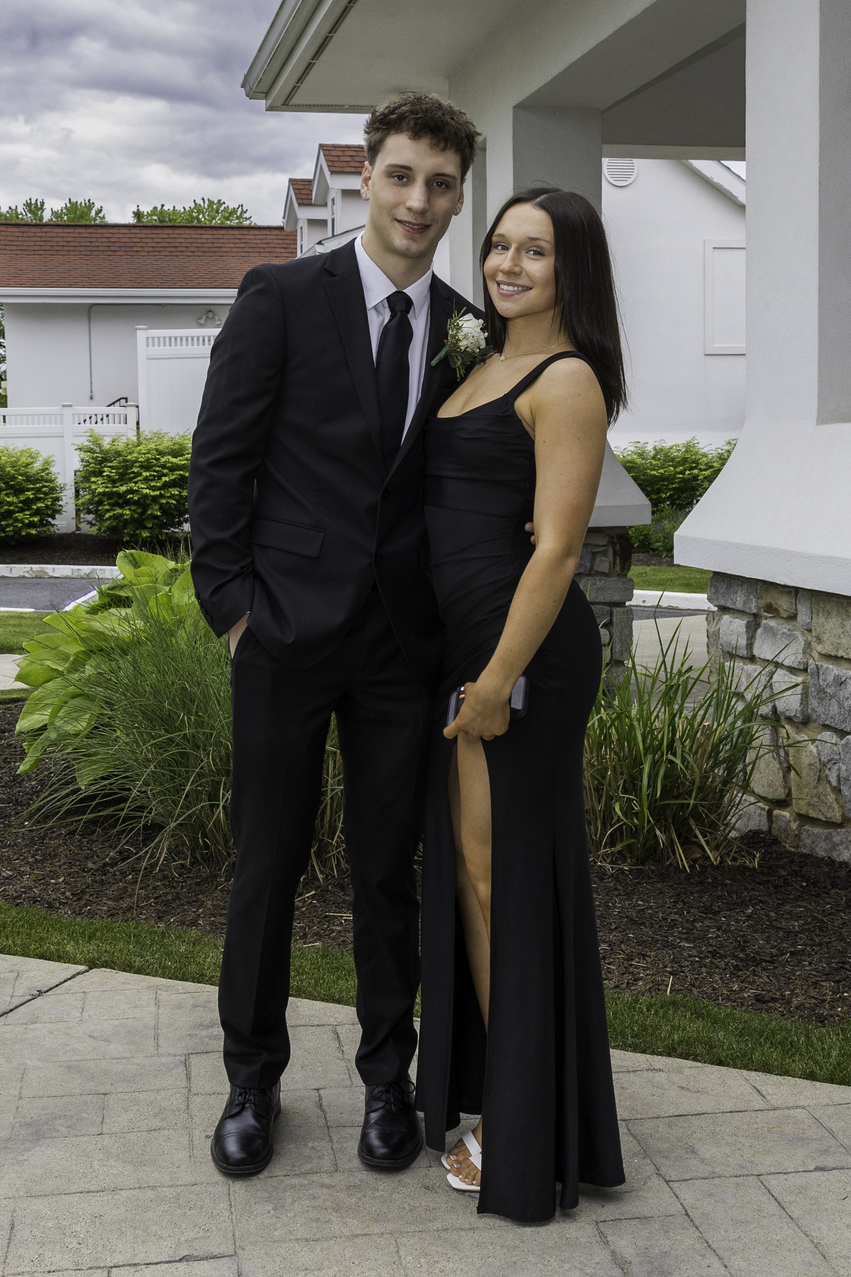 Notre Dame High School-Green Pond held its 2026 prom Friday, May 15, at Northampton Country Club in Bethlehem Township. Students and their guests arrive to the big night. (Jennifer Bogari/Christmas City Studio)