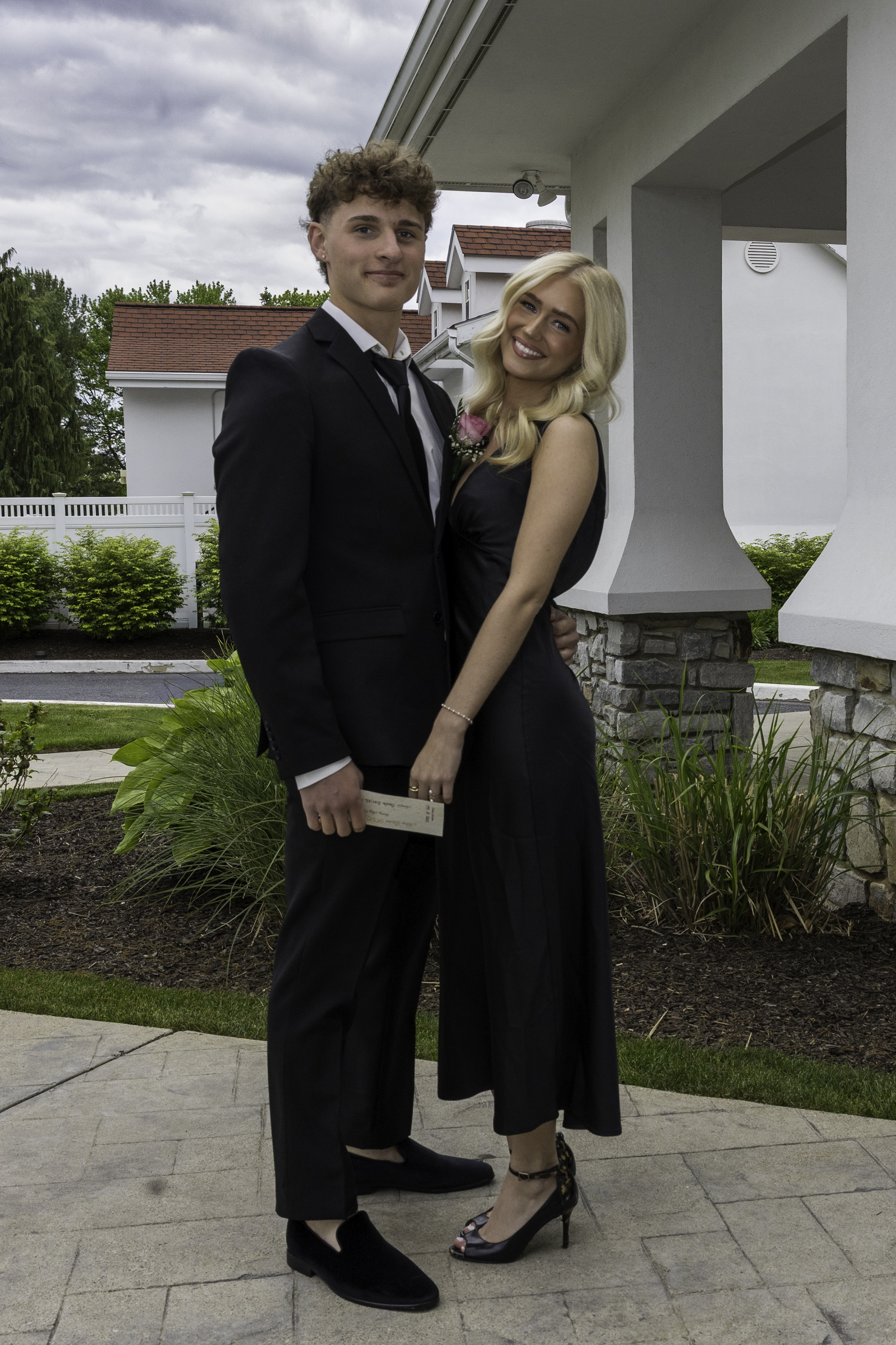 Notre Dame High School-Green Pond held its 2026 prom Friday, May 15, at Northampton Country Club in Bethlehem Township. Students and their guests arrive to the big night. (Jennifer Bogari/Christmas City Studio)