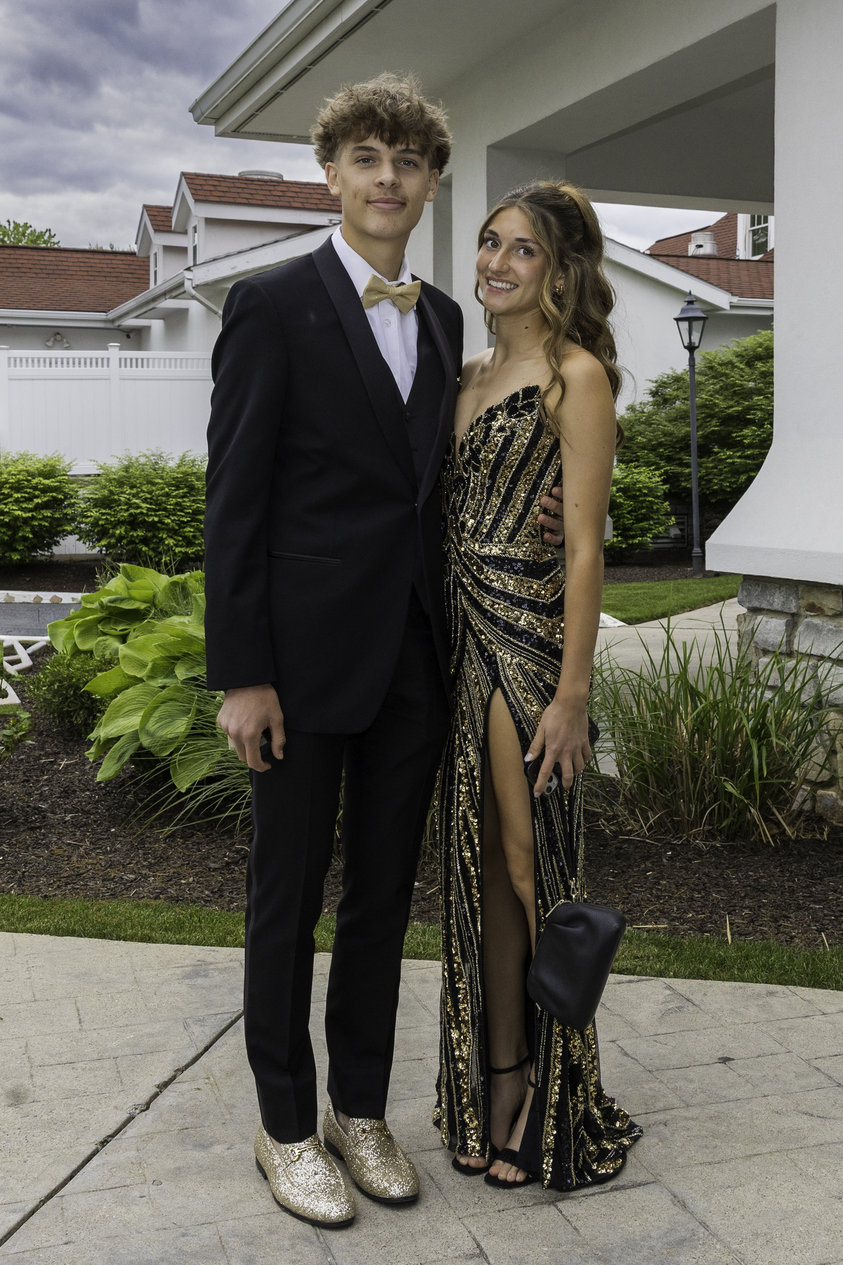 Notre Dame High School-Green Pond held its 2026 prom Friday, May 15, at Northampton Country Club in Bethlehem Township. Students and their guests arrive to the big night. (Jennifer Bogari/Christmas City Studio)