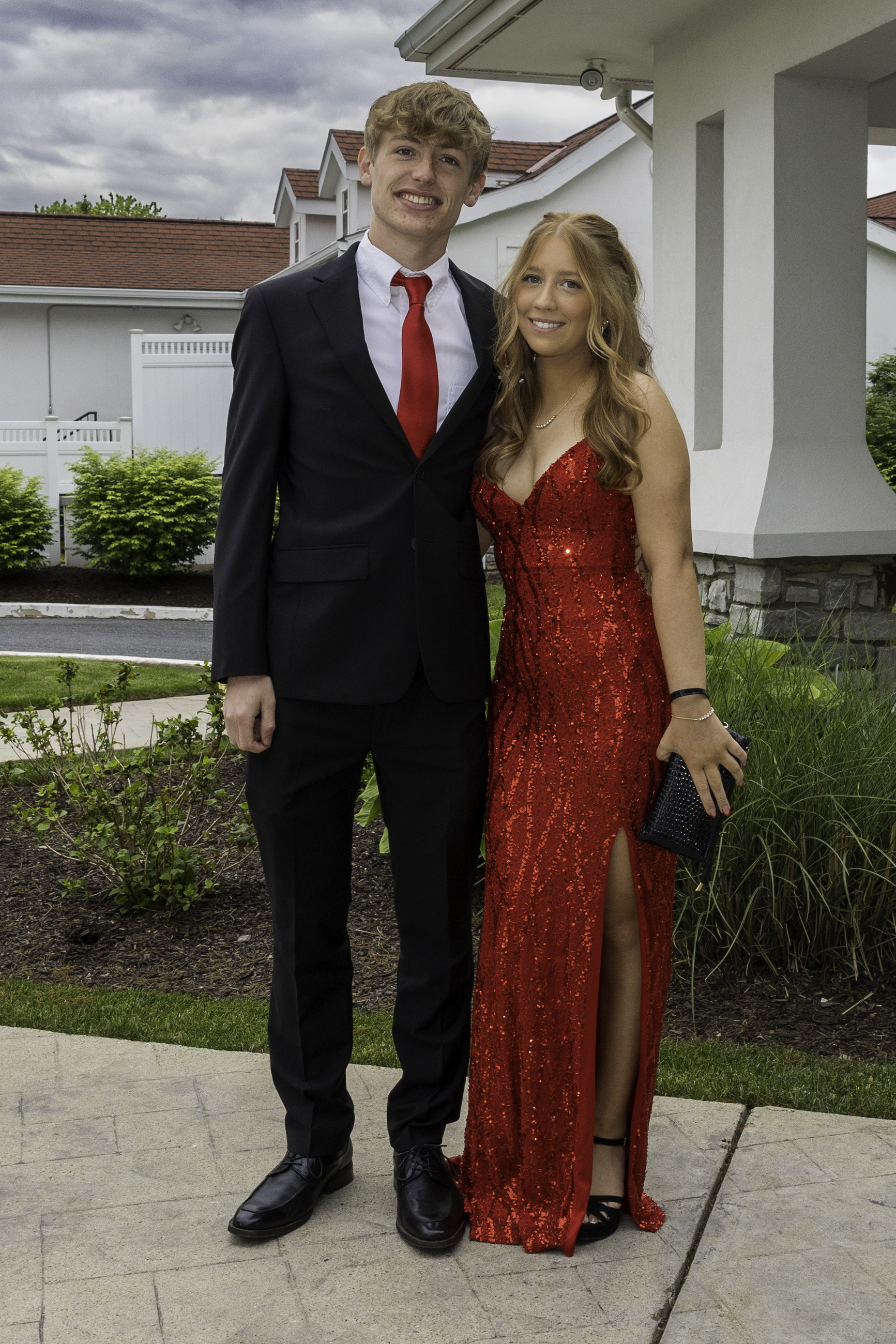 Notre Dame High School-Green Pond held its 2026 prom Friday, May 15, at Northampton Country Club in Bethlehem Township. Students and their guests arrive to the big night. (Jennifer Bogari/Christmas City Studio)