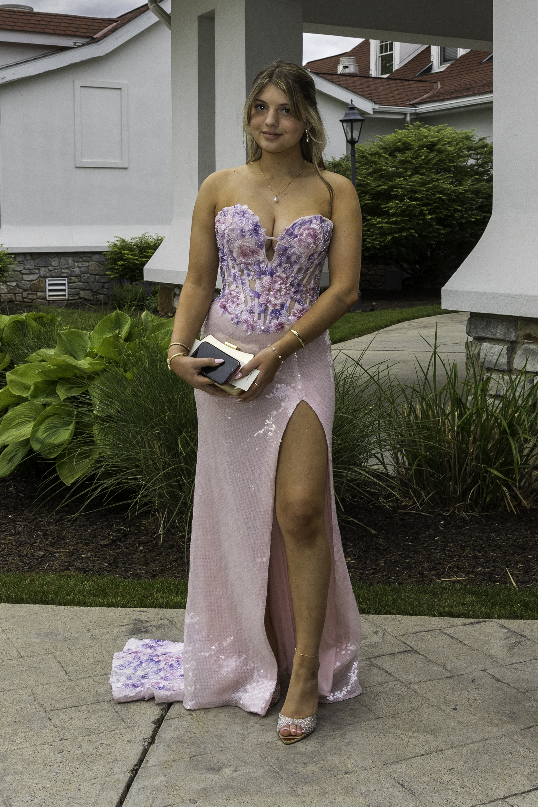 Notre Dame High School-Green Pond held its 2026 prom Friday, May 15, at Northampton Country Club in Bethlehem Township. Students and their guests arrive to the big night. (Jennifer Bogari/Christmas City Studio)