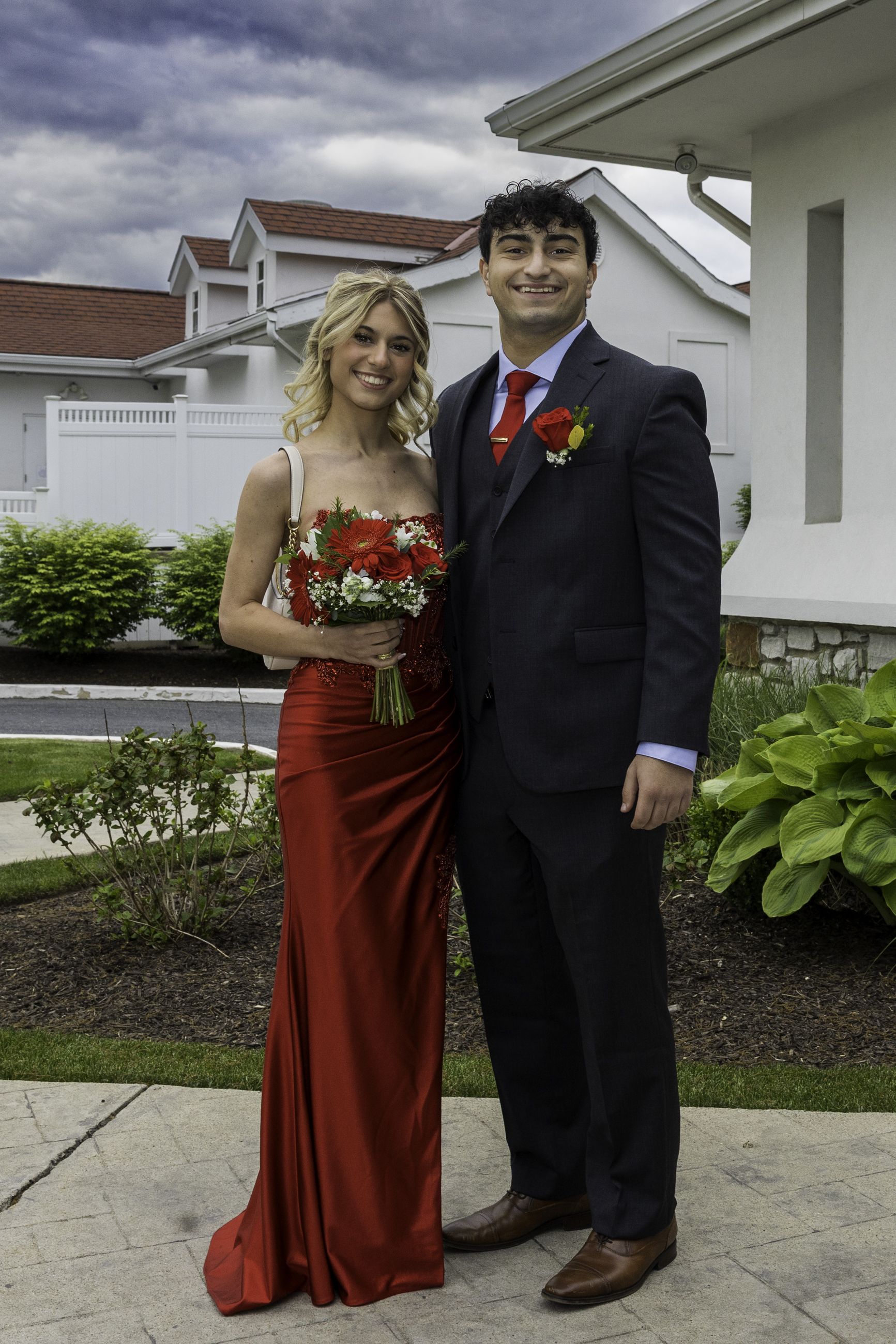Notre Dame High School-Green Pond held its 2026 prom Friday, May 15, at Northampton Country Club in Bethlehem Township. Students and their guests arrive to the big night. (Jennifer Bogari/Christmas City Studio)