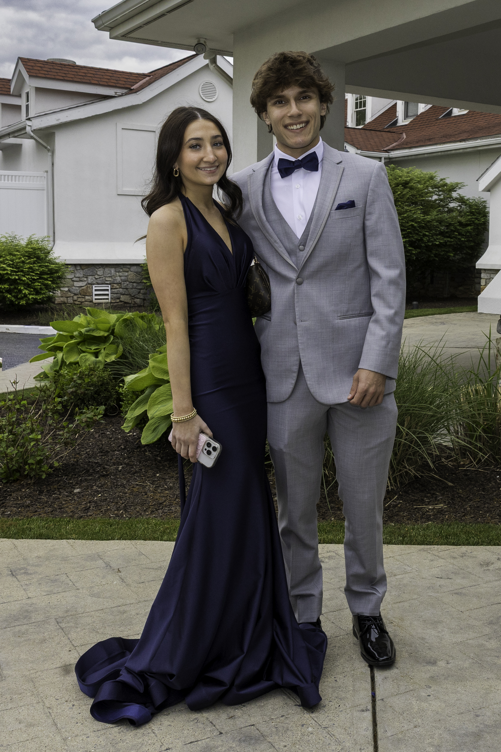 Notre Dame High School-Green Pond held its 2026 prom Friday, May 15, at Northampton Country Club in Bethlehem Township. Students and their guests arrive to the big night. (Jennifer Bogari/Christmas City Studio)