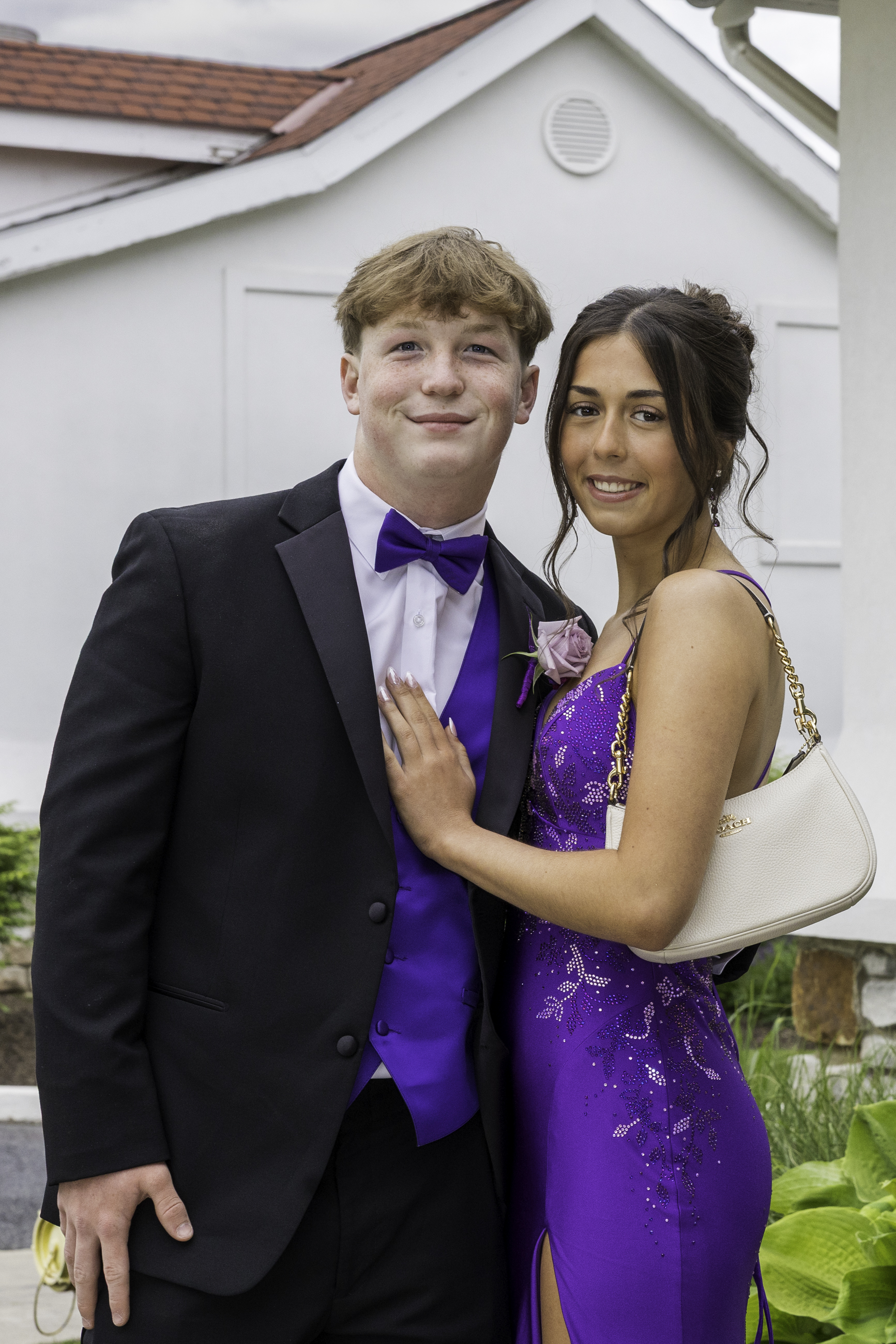 Notre Dame High School-Green Pond held its 2026 prom Friday, May 15, at Northampton Country Club in Bethlehem Township. Students and their guests arrive to the big night. (Jennifer Bogari/Christmas City Studio)