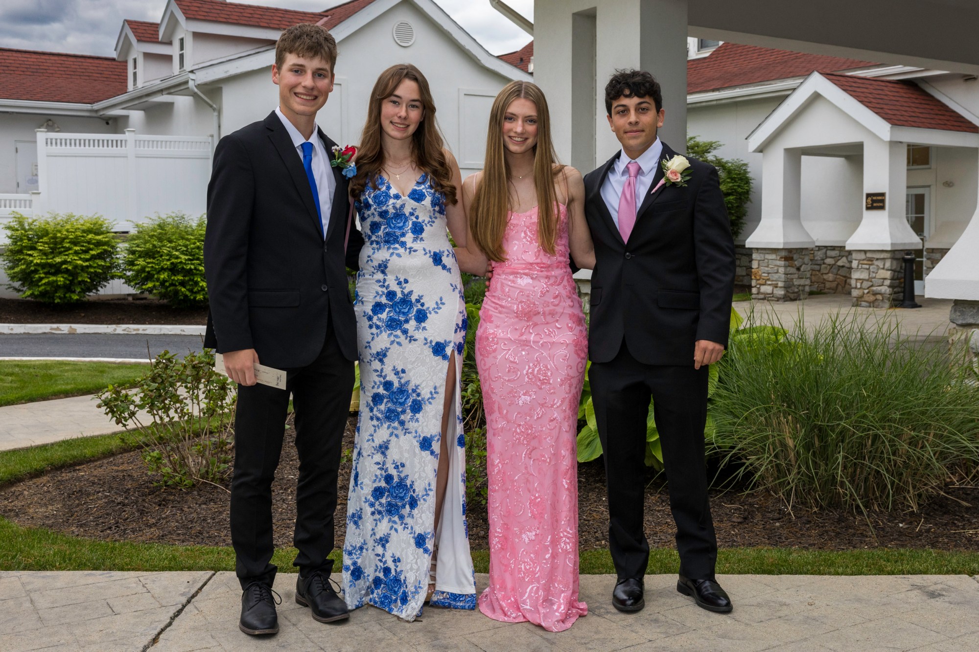 Notre Dame High School-Green Pond held its 2026 prom Friday, May 15, at Northampton Country Club in Bethlehem Township. Students and their guests arrive to the big night. (Jennifer Bogari/Christmas City Studio)