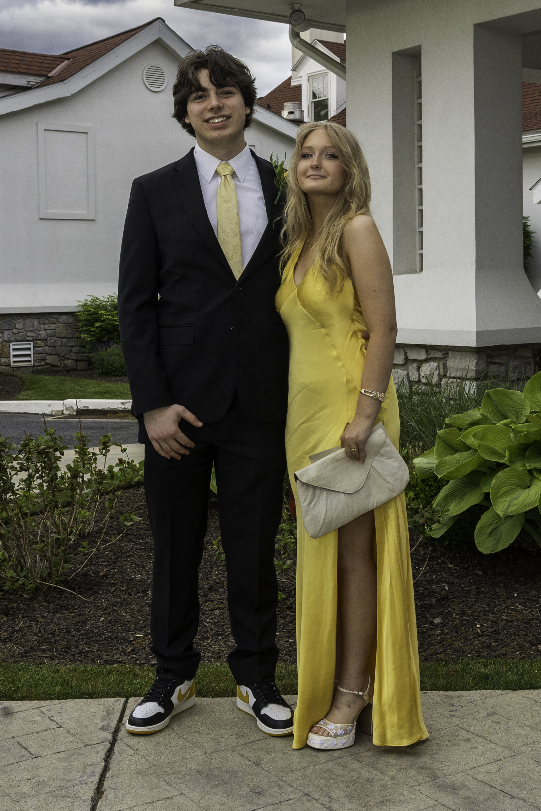 Notre Dame High School-Green Pond held its 2026 prom Friday, May 15, at Northampton Country Club in Bethlehem Township. Students and their guests arrive to the big night. (Jennifer Bogari/Christmas City Studio)