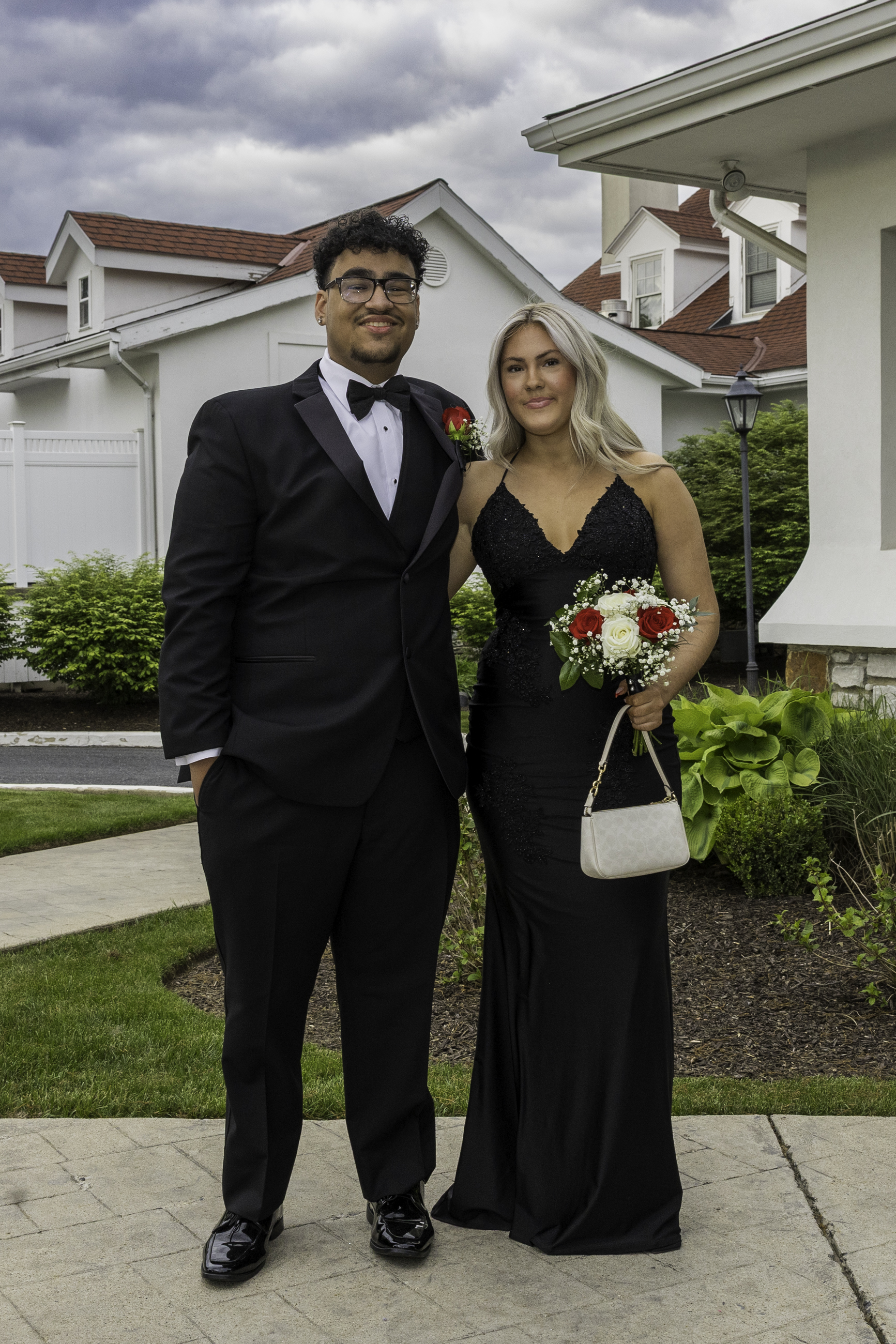 Notre Dame High School-Green Pond held its 2026 prom Friday, May 15, at Northampton Country Club in Bethlehem Township. Students and their guests arrive to the big night. (Jennifer Bogari/Christmas City Studio)