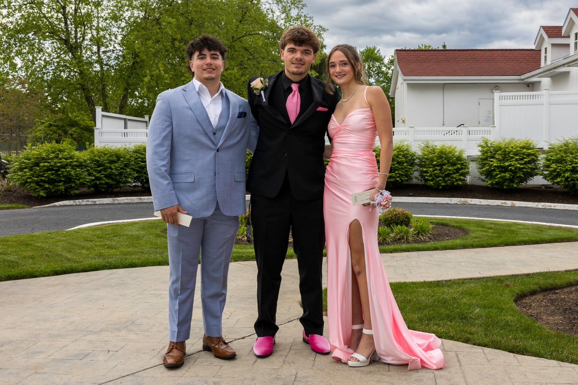 Notre Dame High School-Green Pond held its 2026 prom Friday, May 15, at Northampton Country Club in Bethlehem Township. Students and their guests arrive to the big night. (Jennifer Bogari/Christmas City Studio)