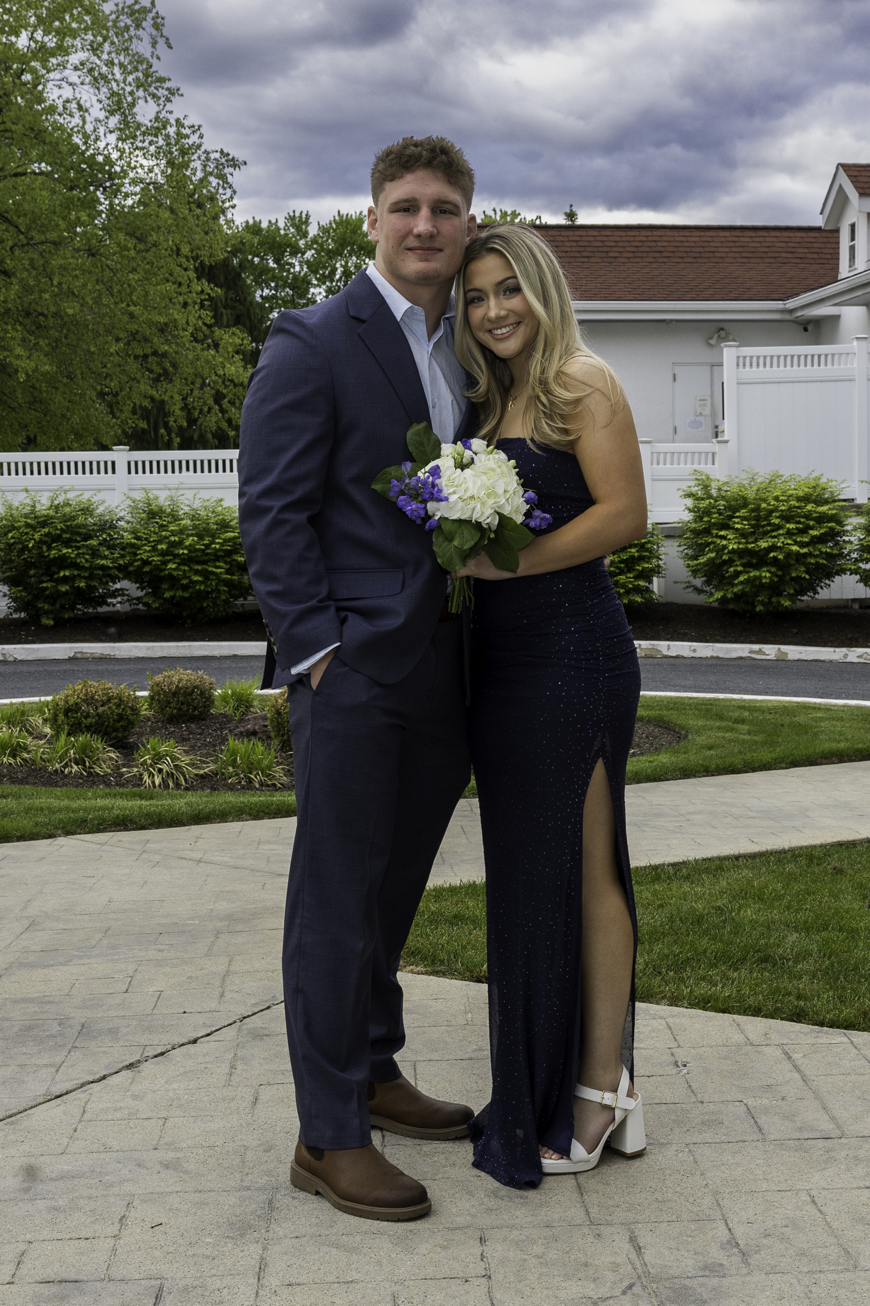 Notre Dame High School-Green Pond held its 2026 prom Friday, May 15, at Northampton Country Club in Bethlehem Township. Students and their guests arrive to the big night. (Jennifer Bogari/Christmas City Studio)