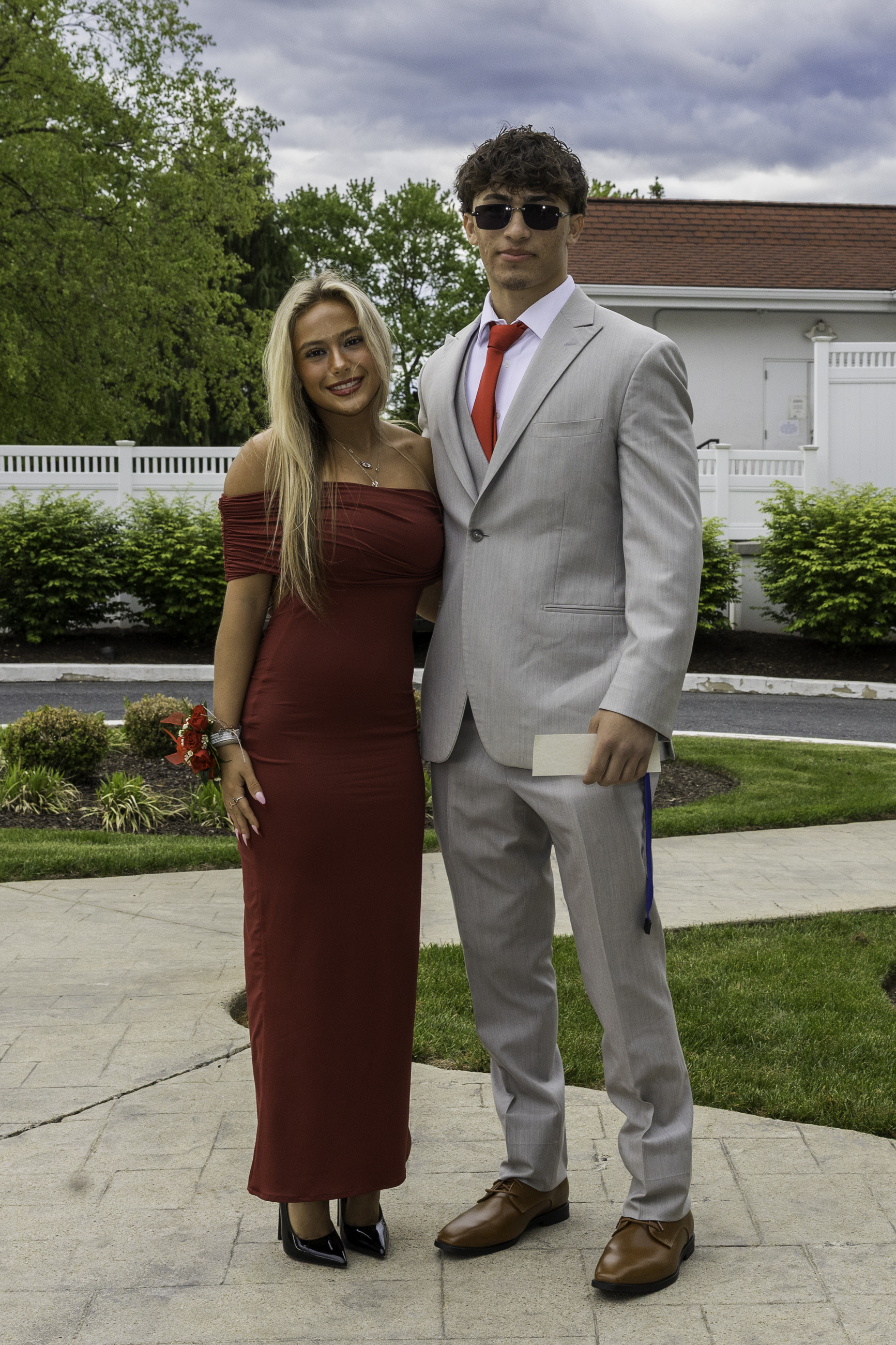 Notre Dame High School-Green Pond held its 2026 prom Friday, May 15, at Northampton Country Club in Bethlehem Township. Students and their guests arrive to the big night. (Jennifer Bogari/Christmas City Studio)