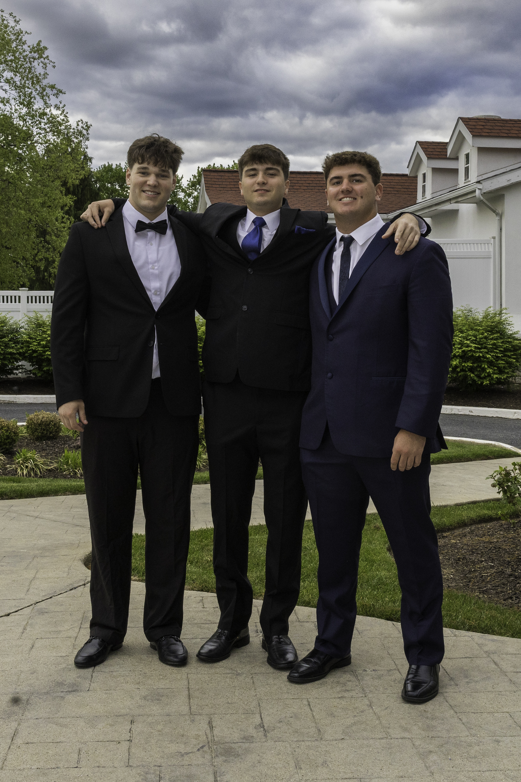 Notre Dame High School-Green Pond held its 2026 prom Friday, May 15, at Northampton Country Club in Bethlehem Township. Students and their guests arrive to the big night. (Jennifer Bogari/Christmas City Studio)