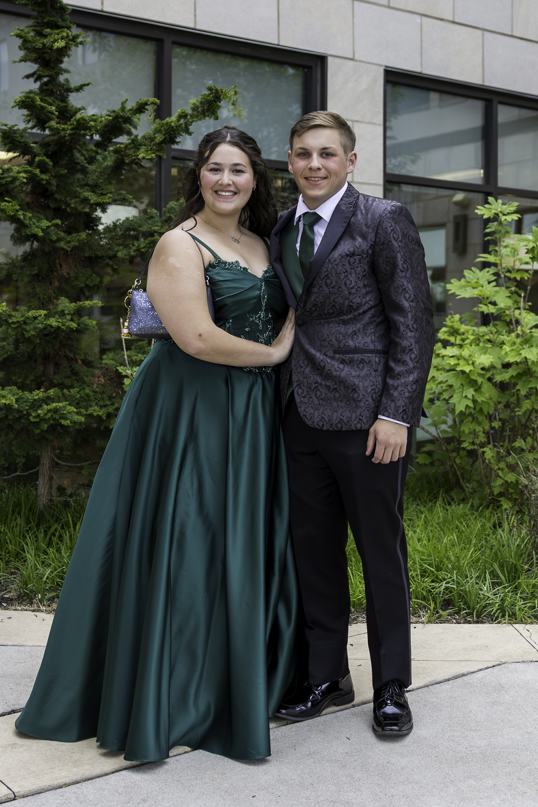 Salisbury High School held its 2026 prom Saturday, May 16, at the Aster Event Center in Upper Macungie Township. Students and their guests arrive to the big night. (Jennifer Bogari/Christmas City Studio)