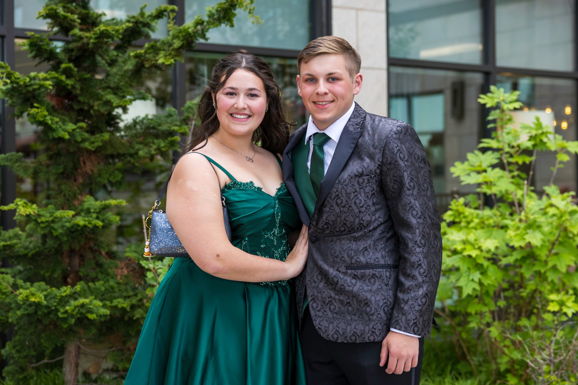 Salisbury High School held its 2026 prom Saturday, May 16, at the Aster Event Center in Upper Macungie Township. Students and their guests arrive to the big night. (Jennifer Bogari/Christmas City Studio)
