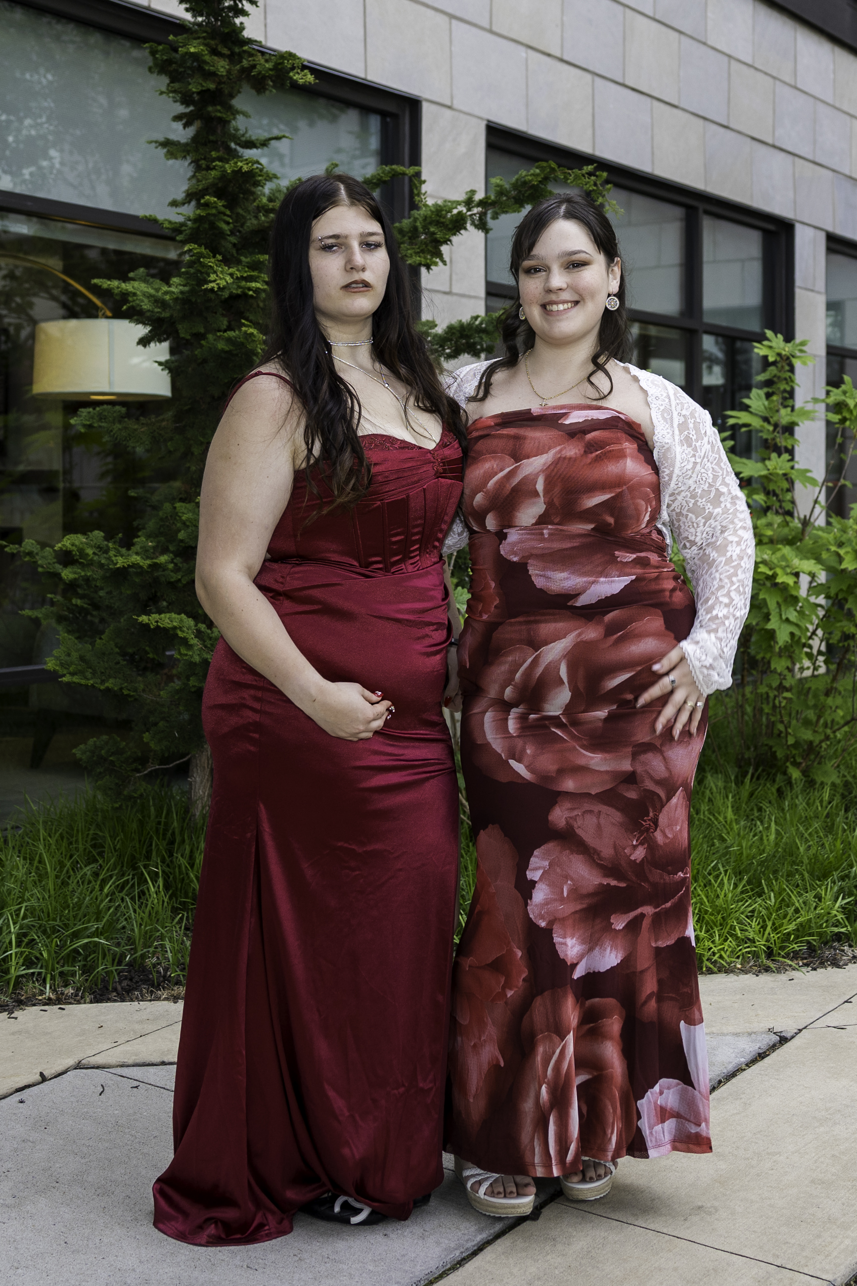 Salisbury High School held its 2026 prom Saturday, May 16, at the Aster Event Center in Upper Macungie Township. Students and their guests arrive to the big night. (Jennifer Bogari/Christmas City Studio)