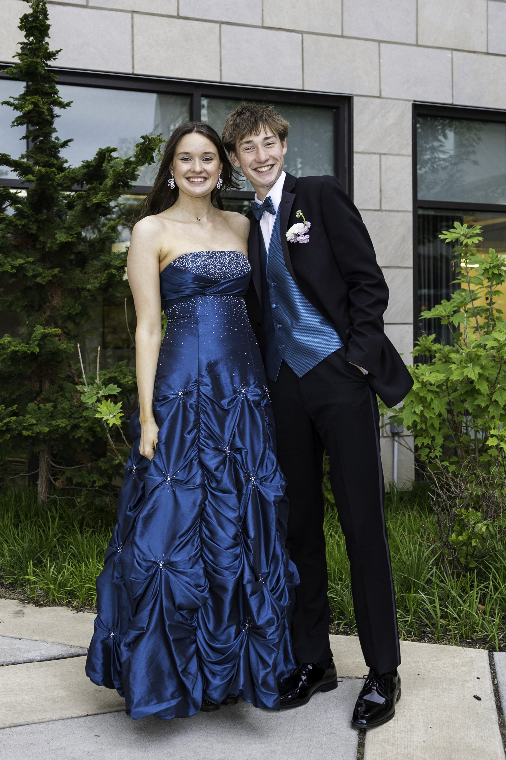 Salisbury High School held its 2026 prom Saturday, May 16, at the Aster Event Center in Upper Macungie Township. Students and their guests arrive to the big night. (Jennifer Bogari/Christmas City Studio)