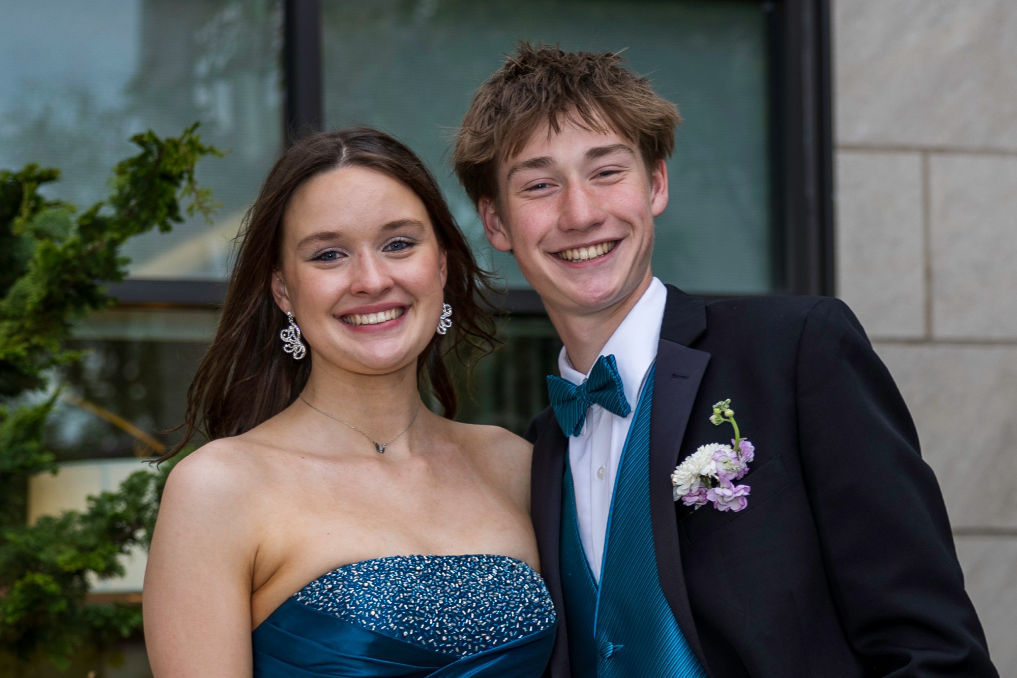 Salisbury High School held its 2026 prom Saturday, May 16, at the Aster Event Center in Upper Macungie Township. Students and their guests arrive to the big night. (Jennifer Bogari/Christmas City Studio)
