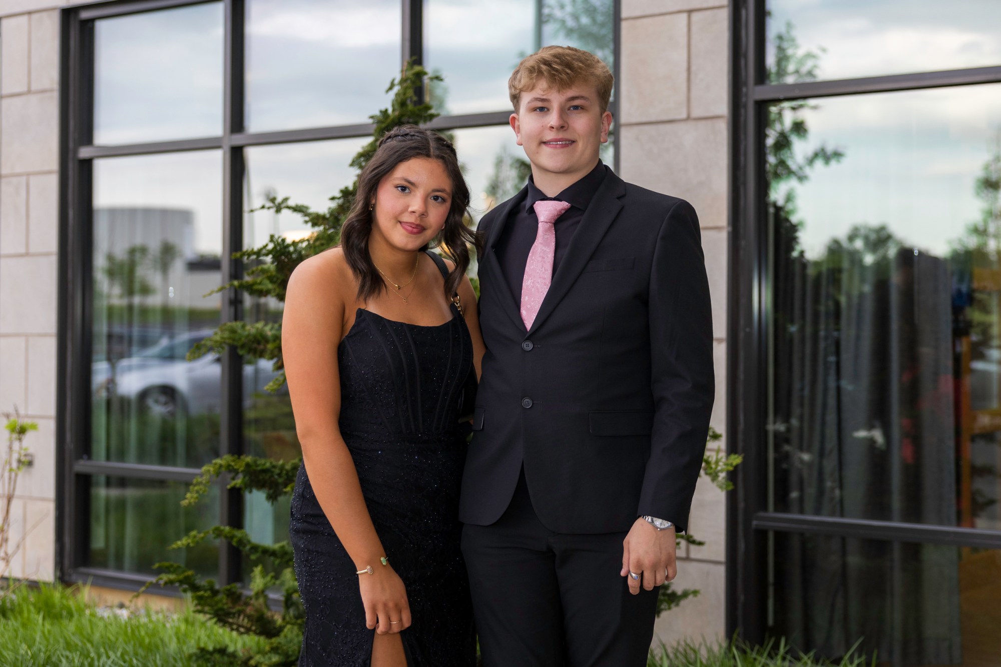 Salisbury High School held its 2026 prom Saturday, May 16, at the Aster Event Center in Upper Macungie Township. Students and their guests arrive to the big night. (Jennifer Bogari/Christmas City Studio)