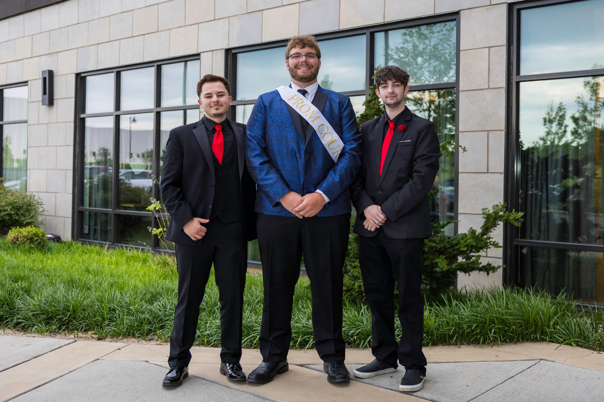 Salisbury High School held its 2026 prom Saturday, May 16, at the Aster Event Center in Upper Macungie Township. Students and their guests arrive to the big night. (Jennifer Bogari/Christmas City Studio)