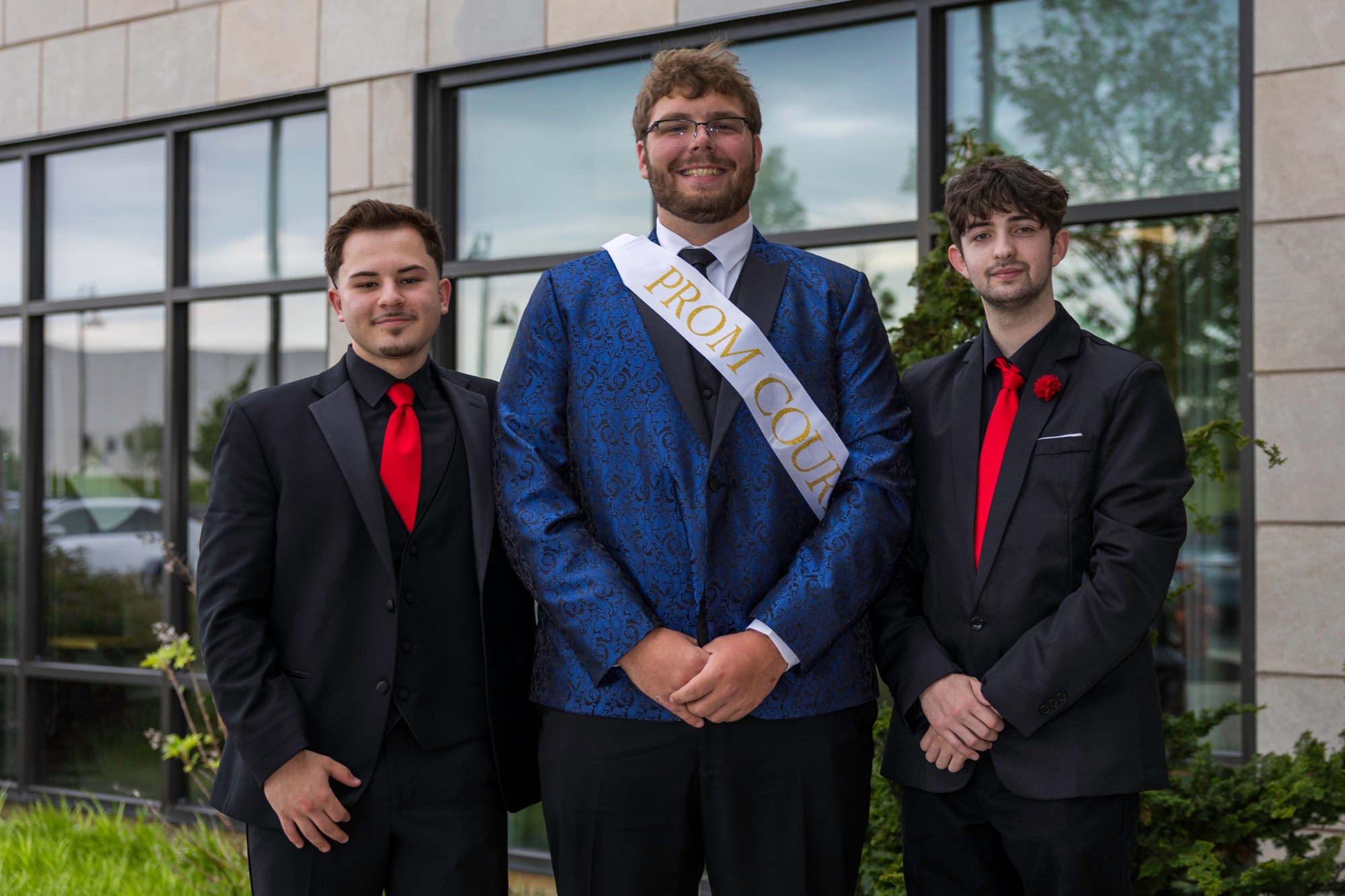Salisbury High School held its 2026 prom Saturday, May 16, at the Aster Event Center in Upper Macungie Township. Students and their guests arrive to the big night. (Jennifer Bogari/Christmas City Studio)