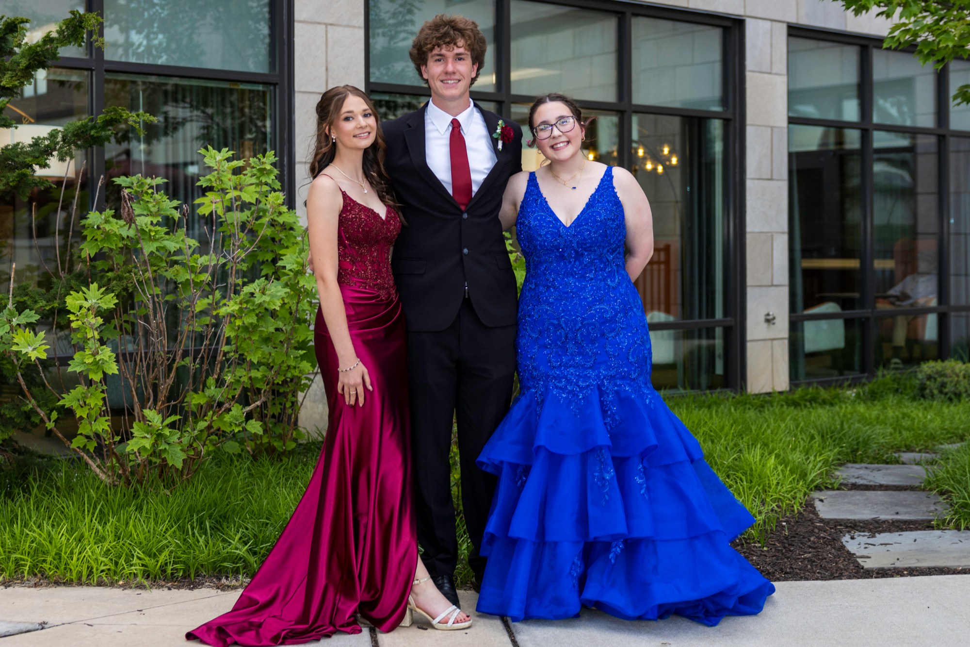 Salisbury High School held its 2026 prom Saturday, May 16, at the Aster Event Center in Upper Macungie Township. Students and their guests arrive to the big night. (Jennifer Bogari/Christmas City Studio)