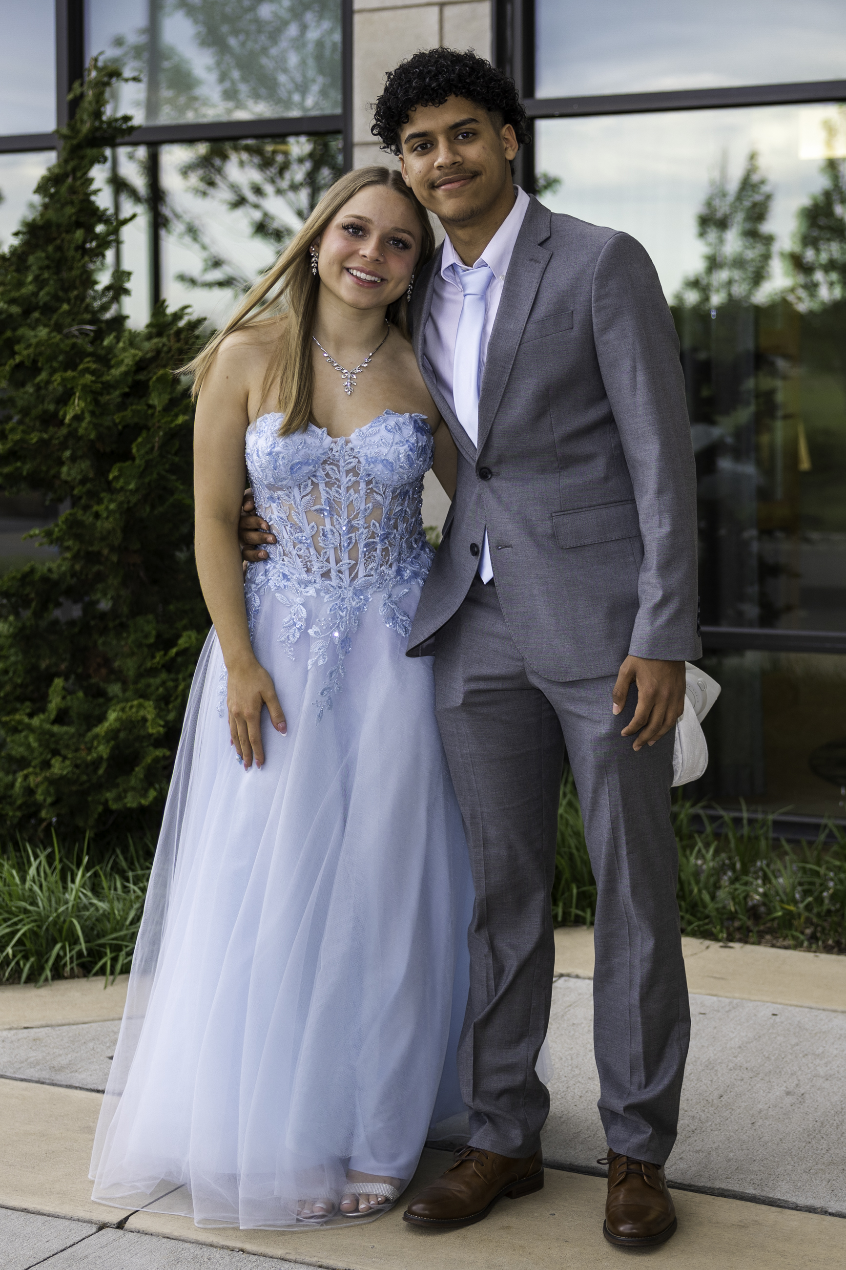 Salisbury High School held its 2026 prom Saturday, May 16, at the Aster Event Center in Upper Macungie Township. Students and their guests arrive to the big night. (Jennifer Bogari/Christmas City Studio)