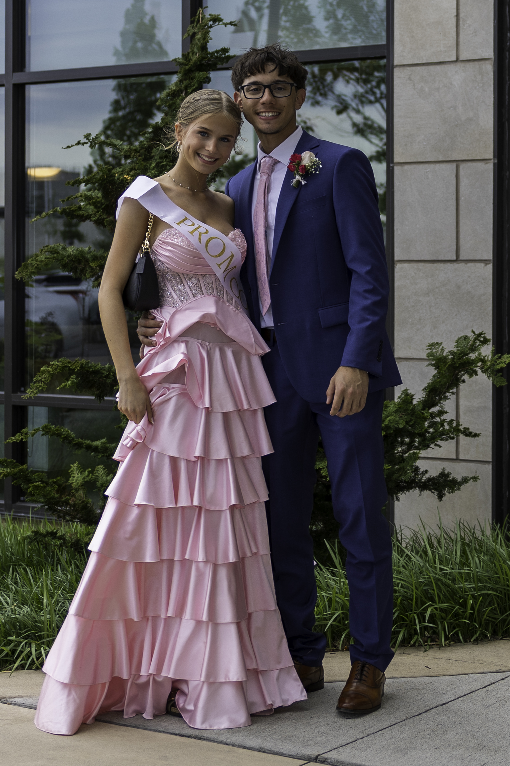 Salisbury High School held its 2026 prom Saturday, May 16, at the Aster Event Center in Upper Macungie Township. Students and their guests arrive to the big night. (Jennifer Bogari/Christmas City Studio)