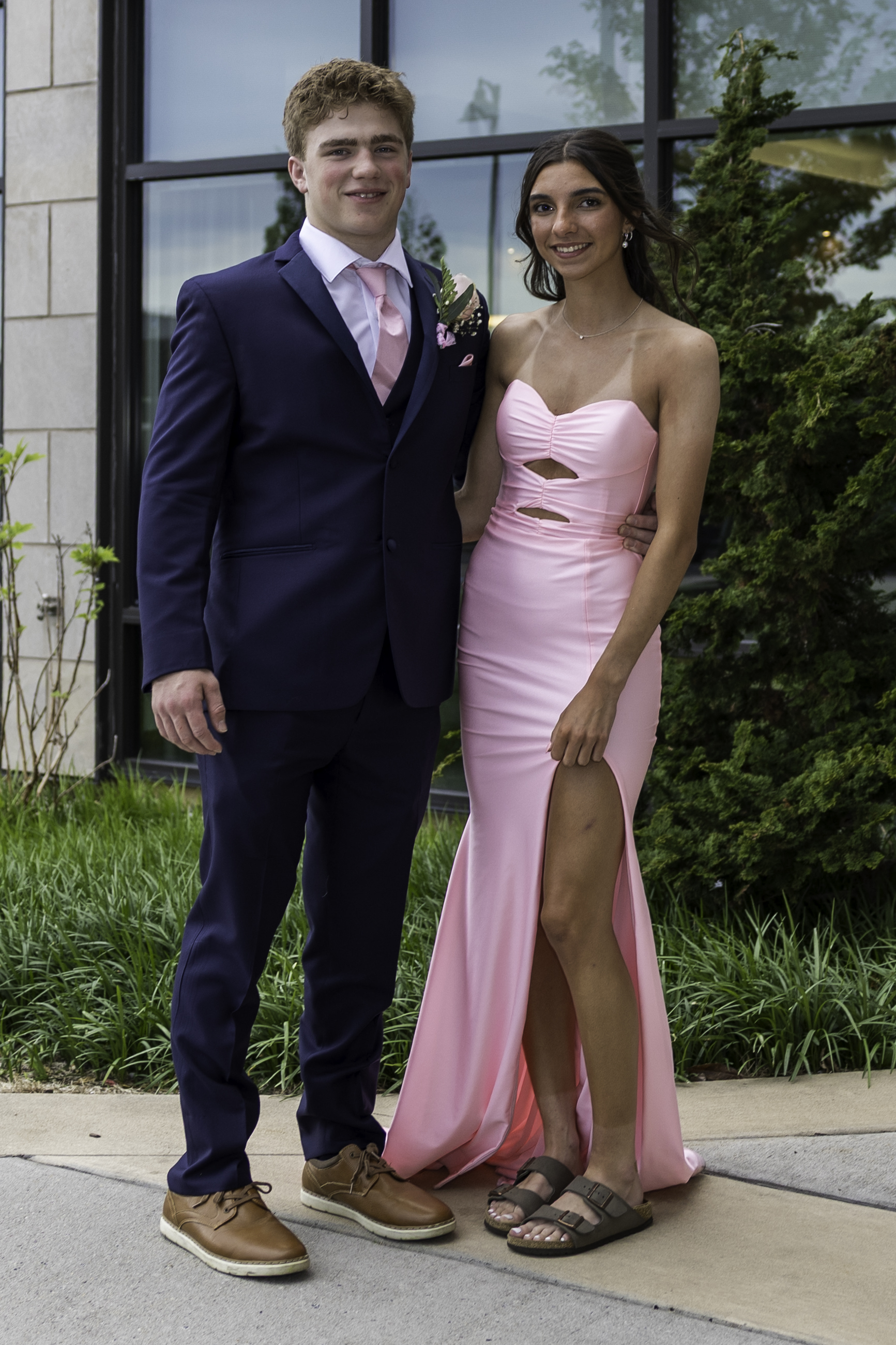 Salisbury High School held its 2026 prom Saturday, May 16, at the Aster Event Center in Upper Macungie Township. Students and their guests arrive to the big night. (Jennifer Bogari/Christmas City Studio)