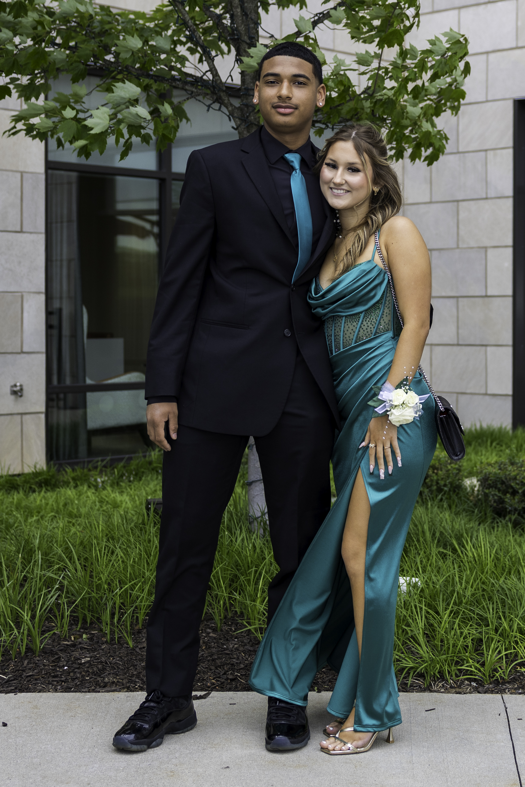 Salisbury High School held its 2026 prom Saturday, May 16, at the Aster Event Center in Upper Macungie Township. Students and their guests arrive to the big night. (Jennifer Bogari/Christmas City Studio)